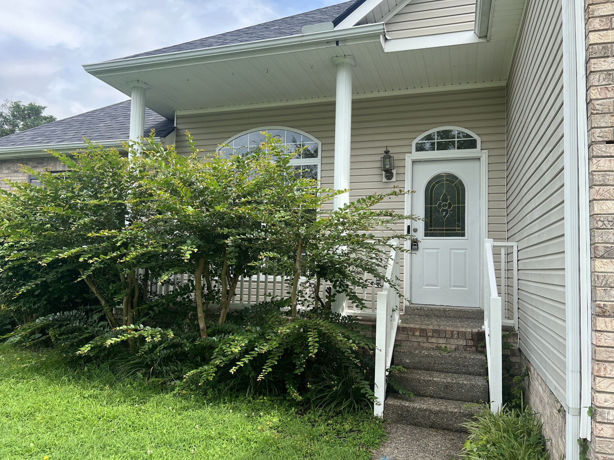 205 Holly Ln