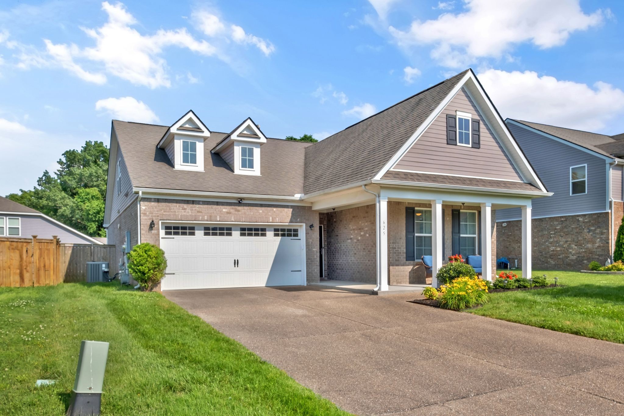 625 Foster Ln