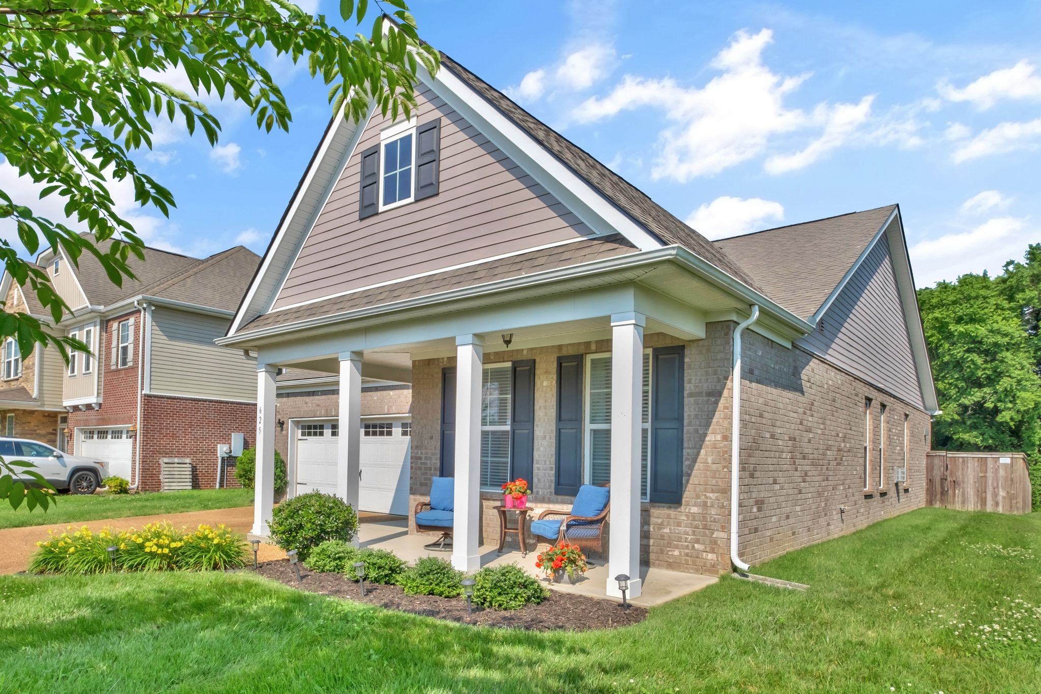 625 Foster Ln