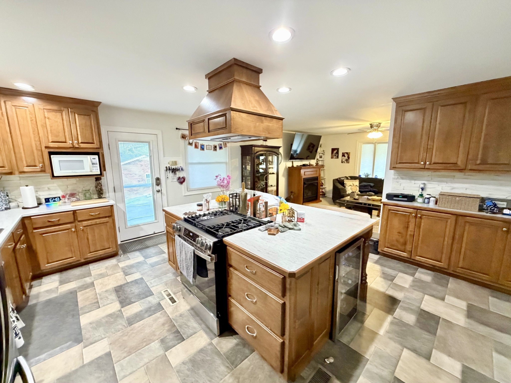 233 Twin Hill Dr