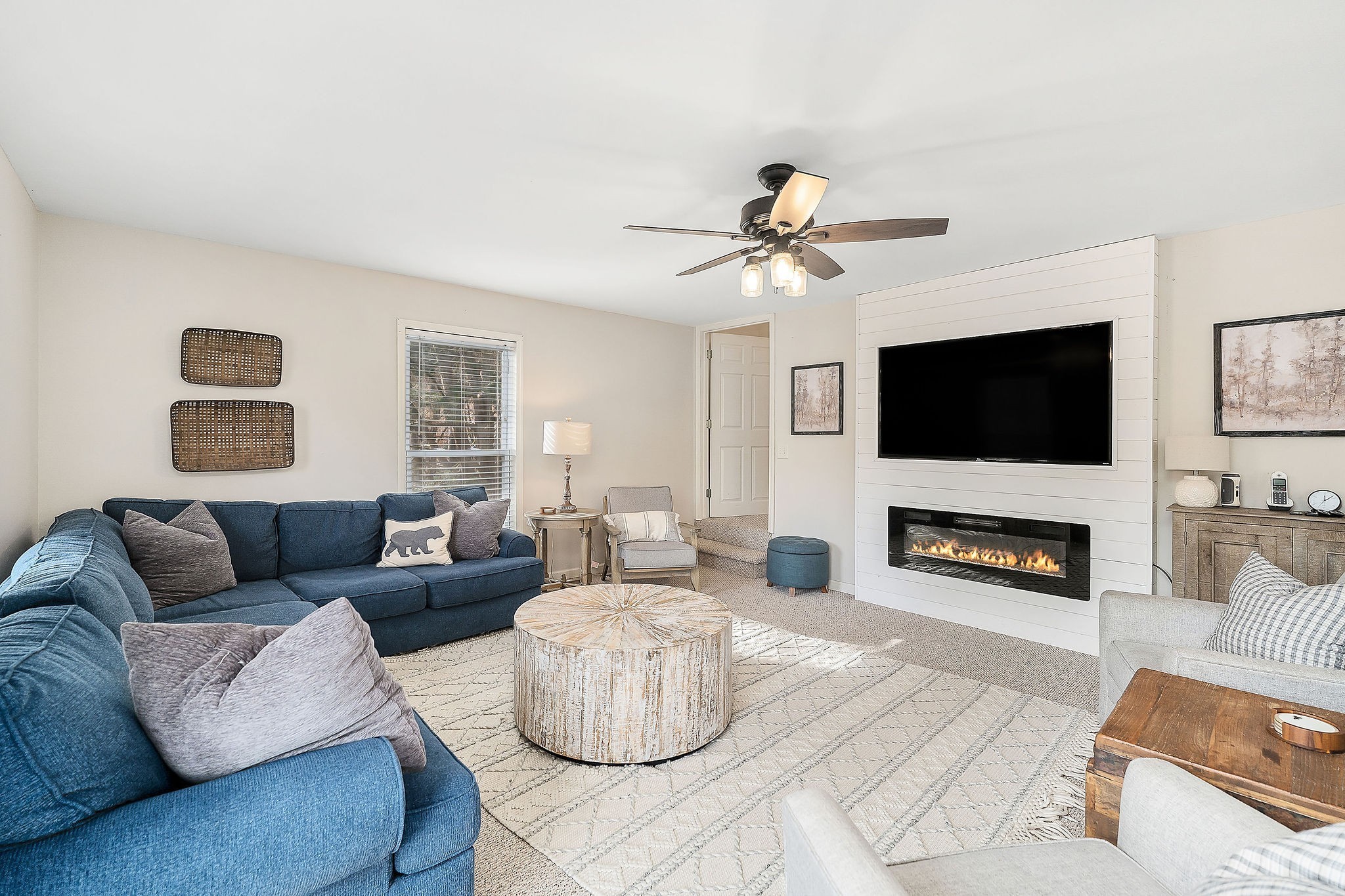1337 Lakeside Dr