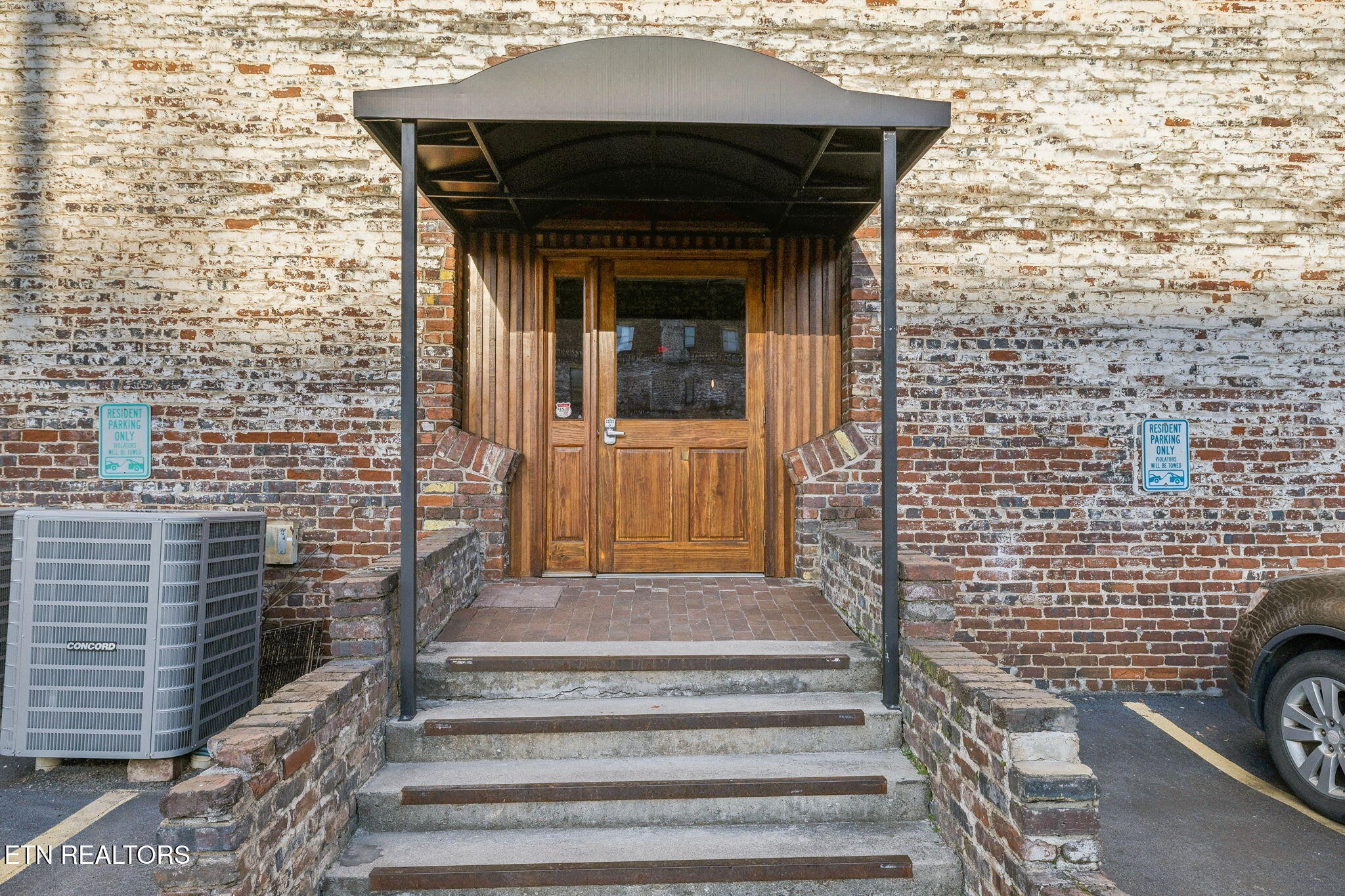 105 W Jackson Ave 1