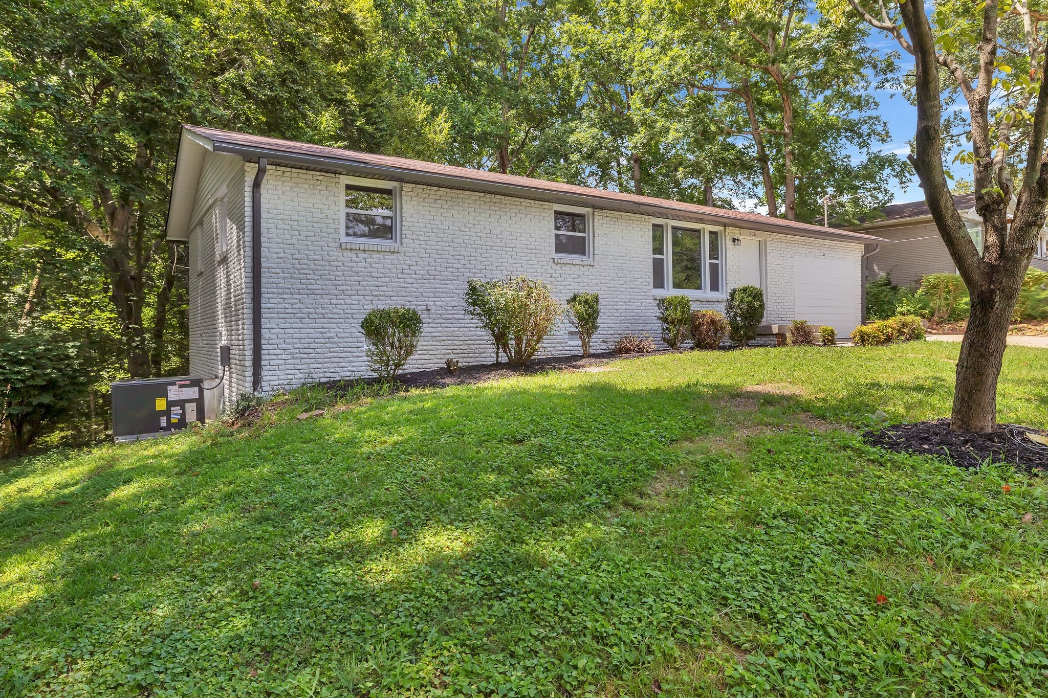 208 Lakeshore Dr