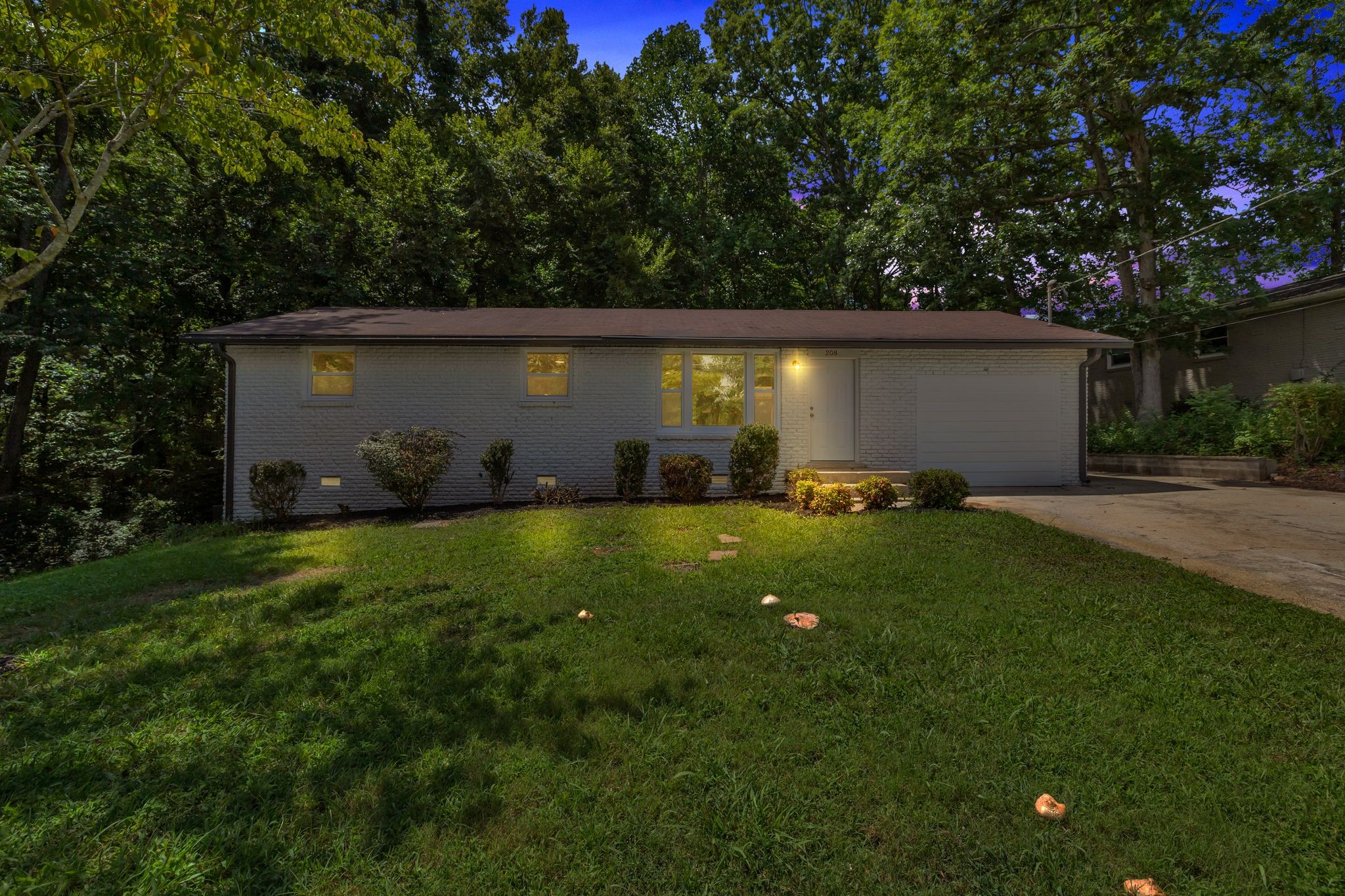 208 Lakeshore Dr