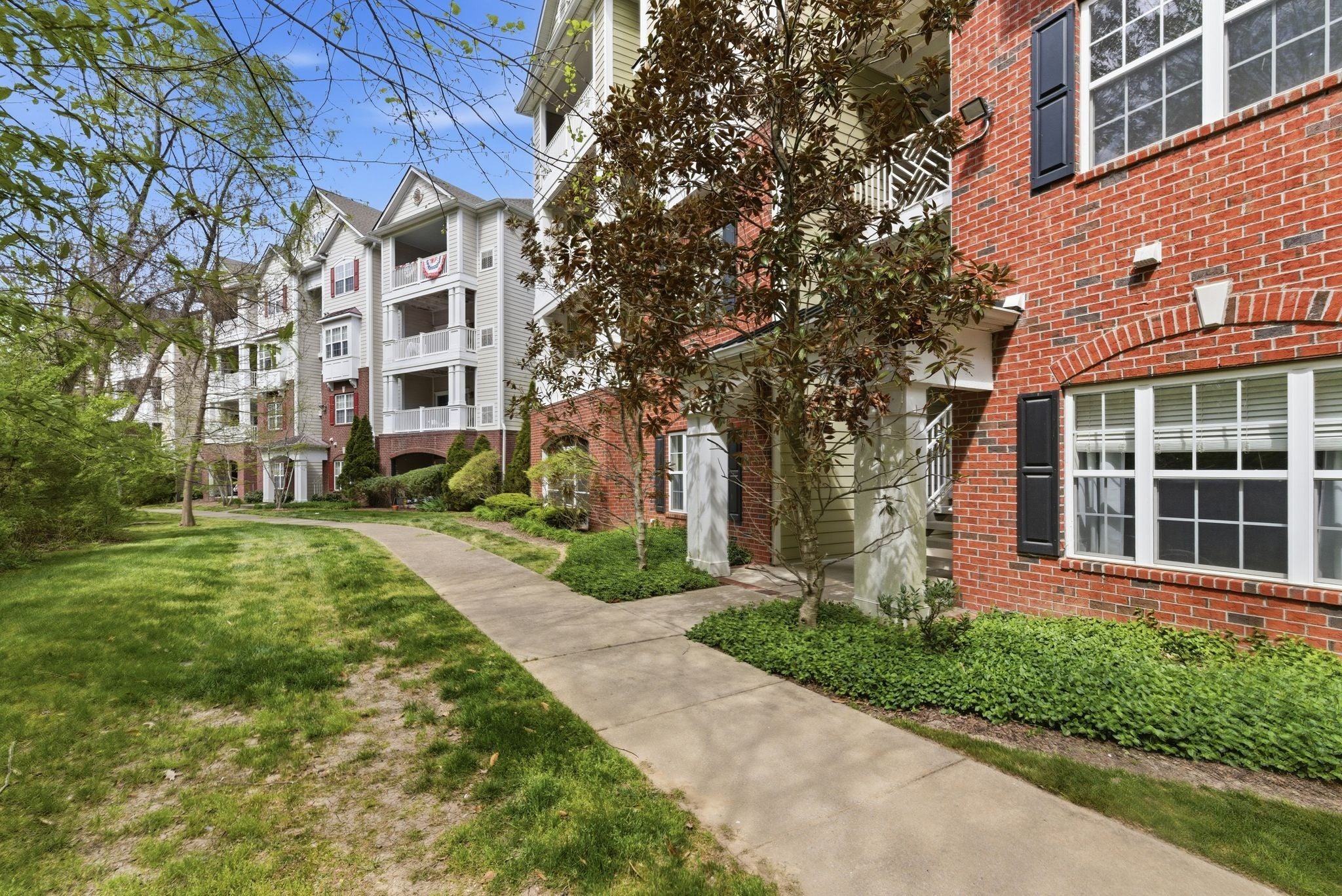 2-bed condo for sale in Nashville, TN 37211, 4848 Bevendean Dr D9 4848 Bevendean Dr D9, Nashville TN 37211 2-bed condo, photo 2 of 17