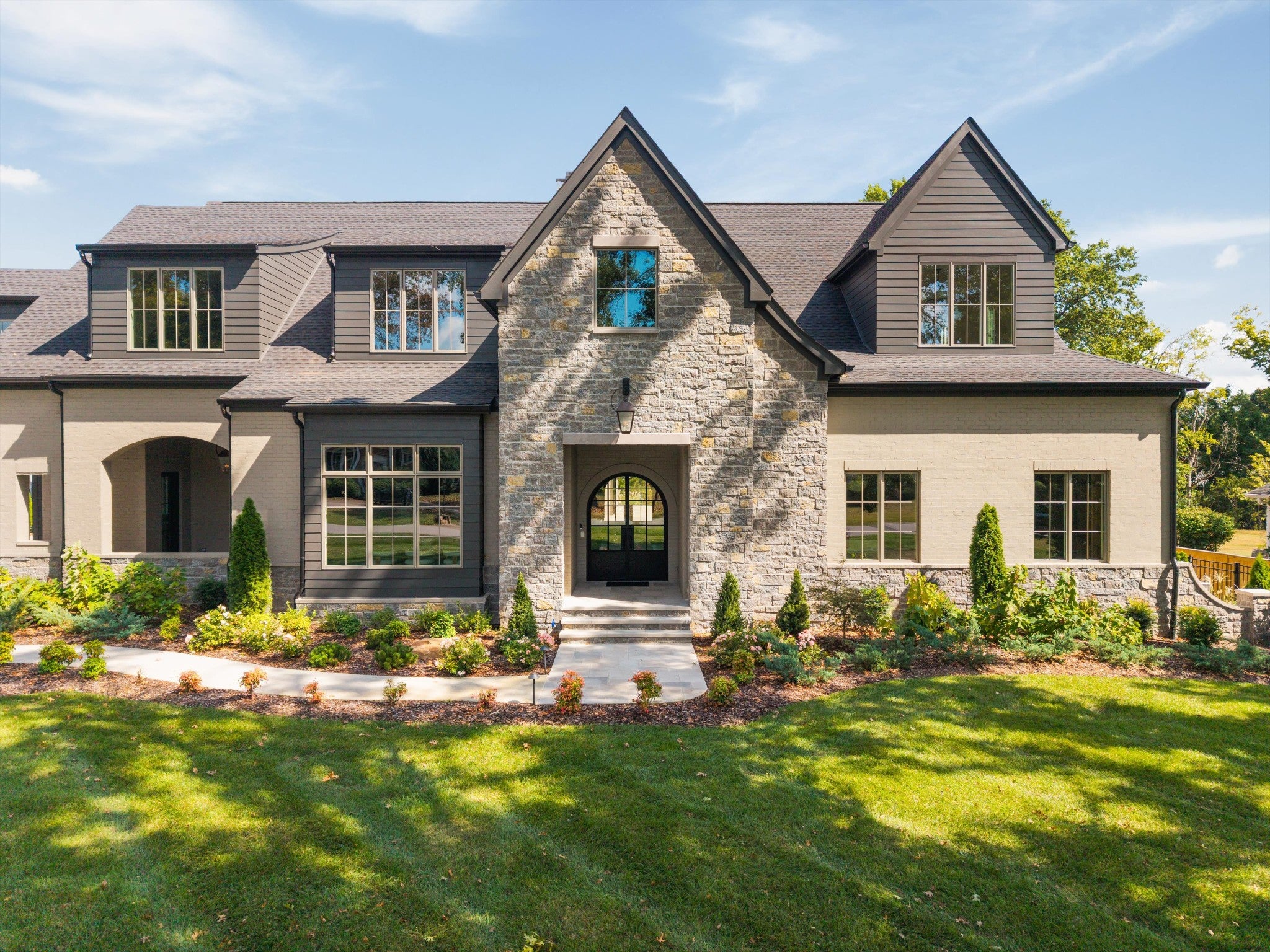 226 Williamsburg Cir