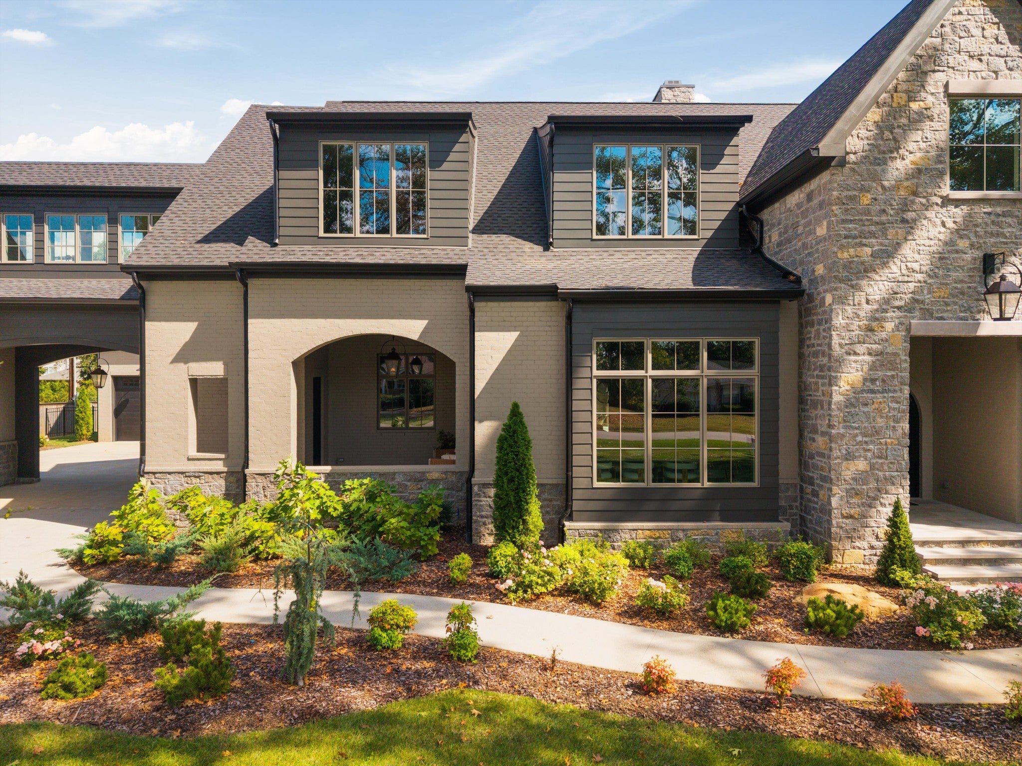226 Williamsburg Cir