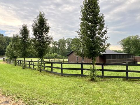 9007 Redbud Ln Nunnelly TN 37137