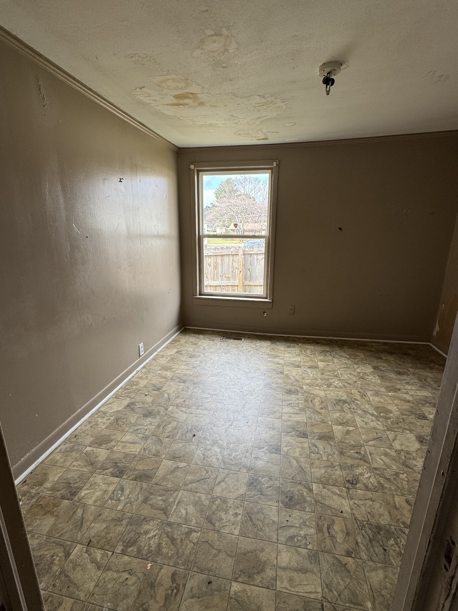 112 Heath Ln