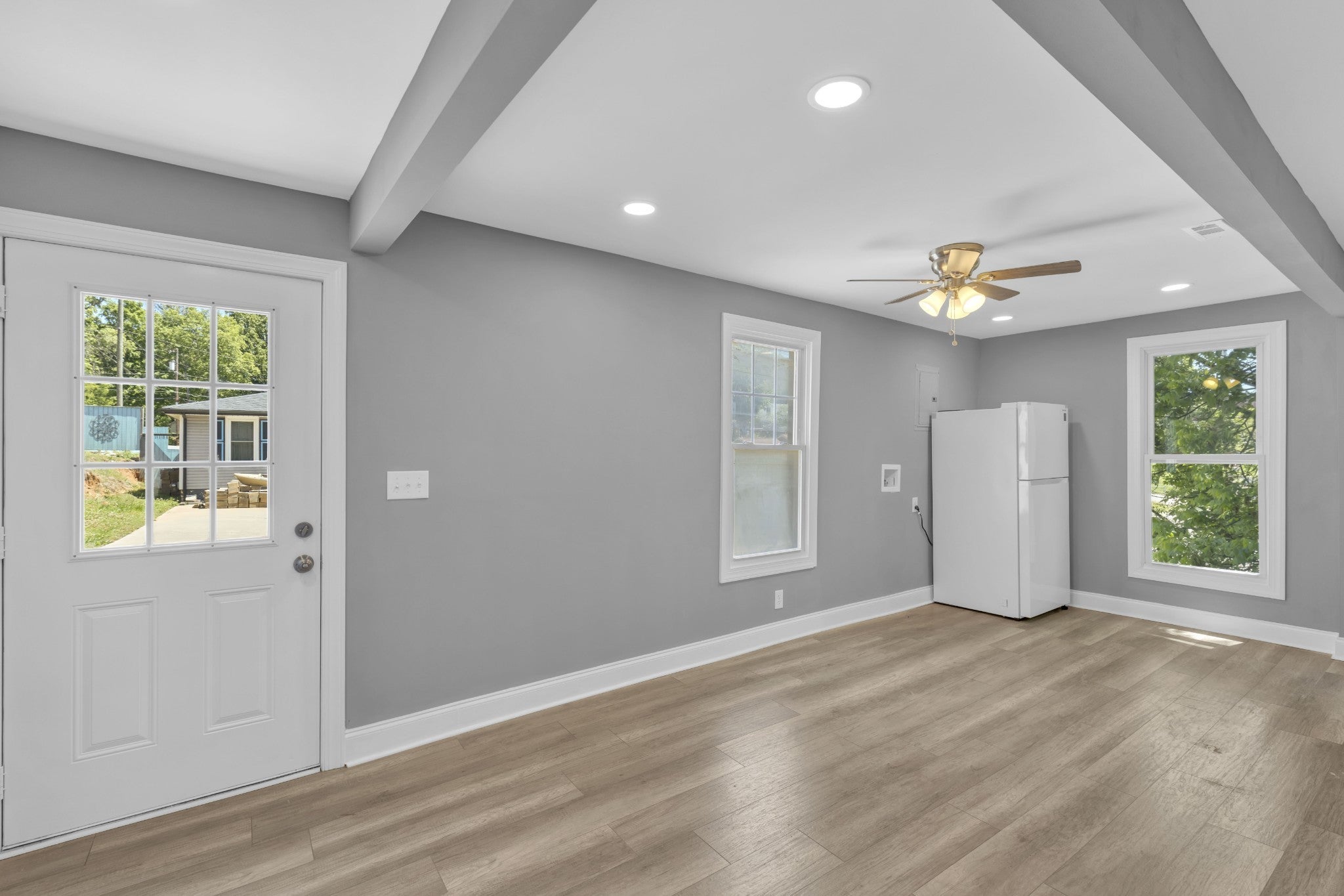 223 4th Ave E