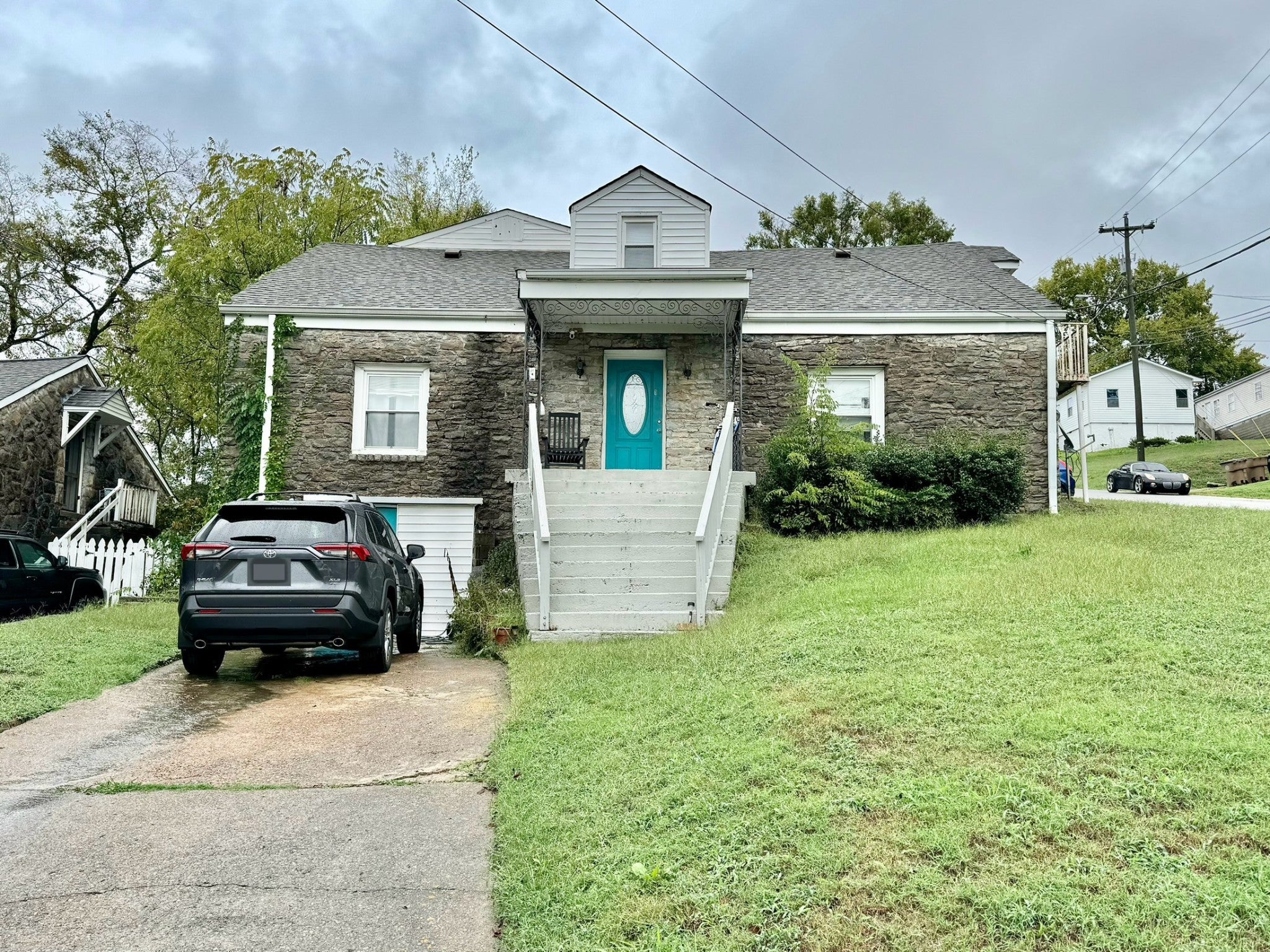 listing at 300 37th Ave N, Nashville