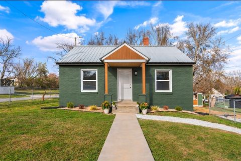 Photo of 214 Peers St, Mc Minnville, TN 37110 (MLS # 3146105)