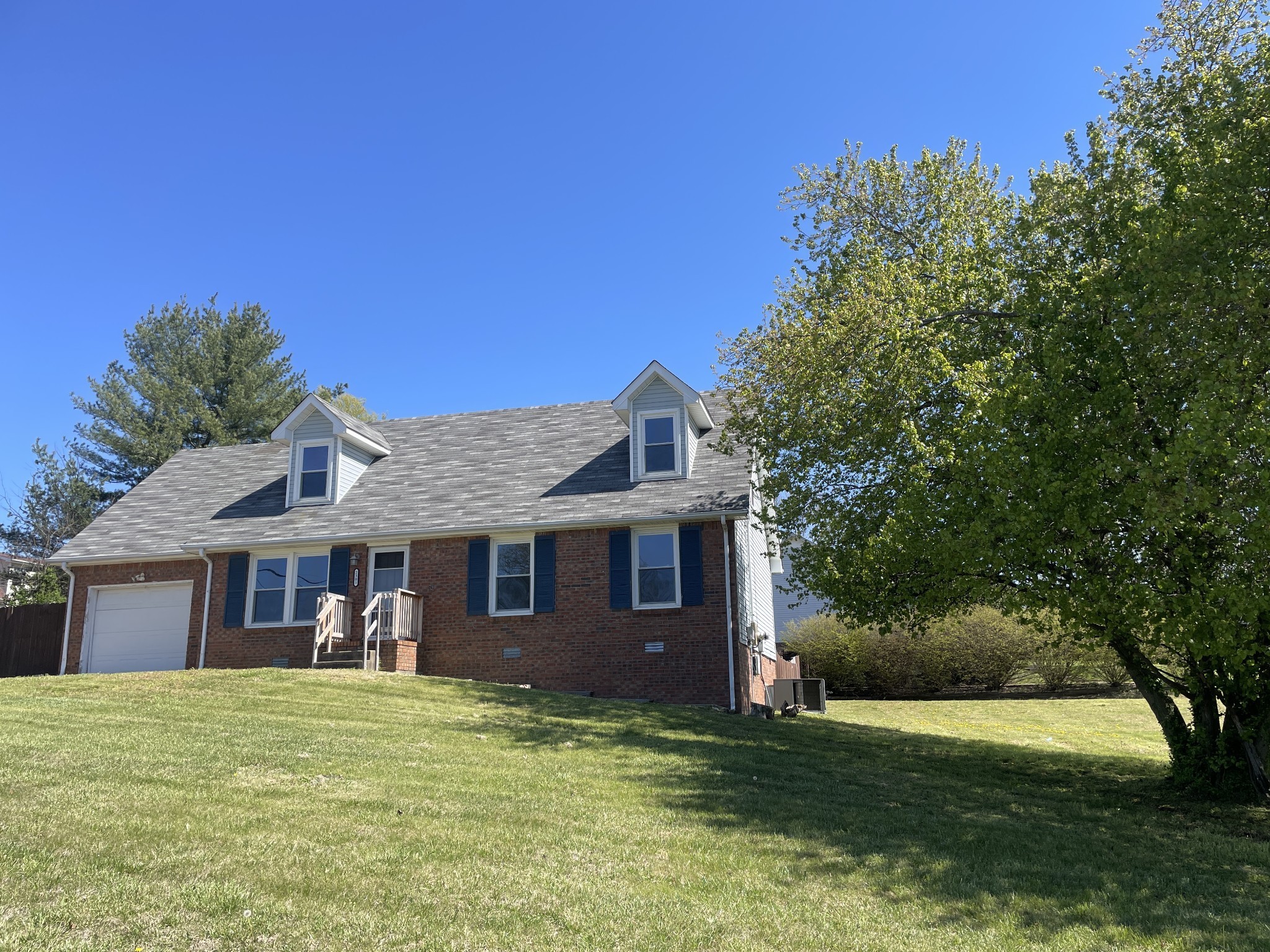 2301 Sherwood Hills Ct