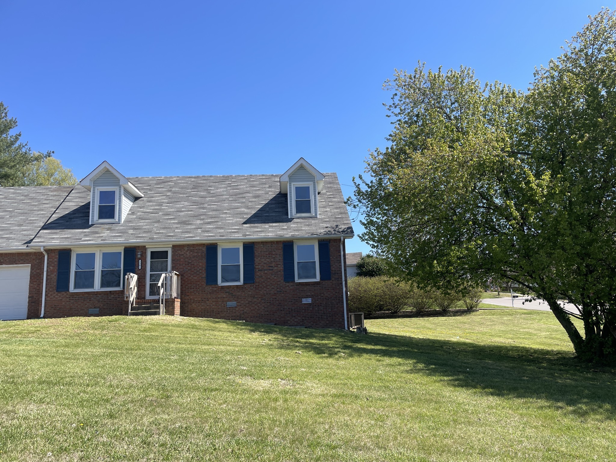 2301 Sherwood Hills Ct