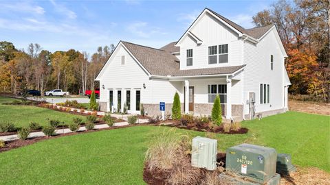 Photo of 1075 Mourning Cloak Drive, Clarksville, TN 37043 (MLS # 3065170)