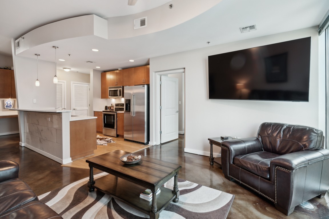 301 Demonbreun St 610