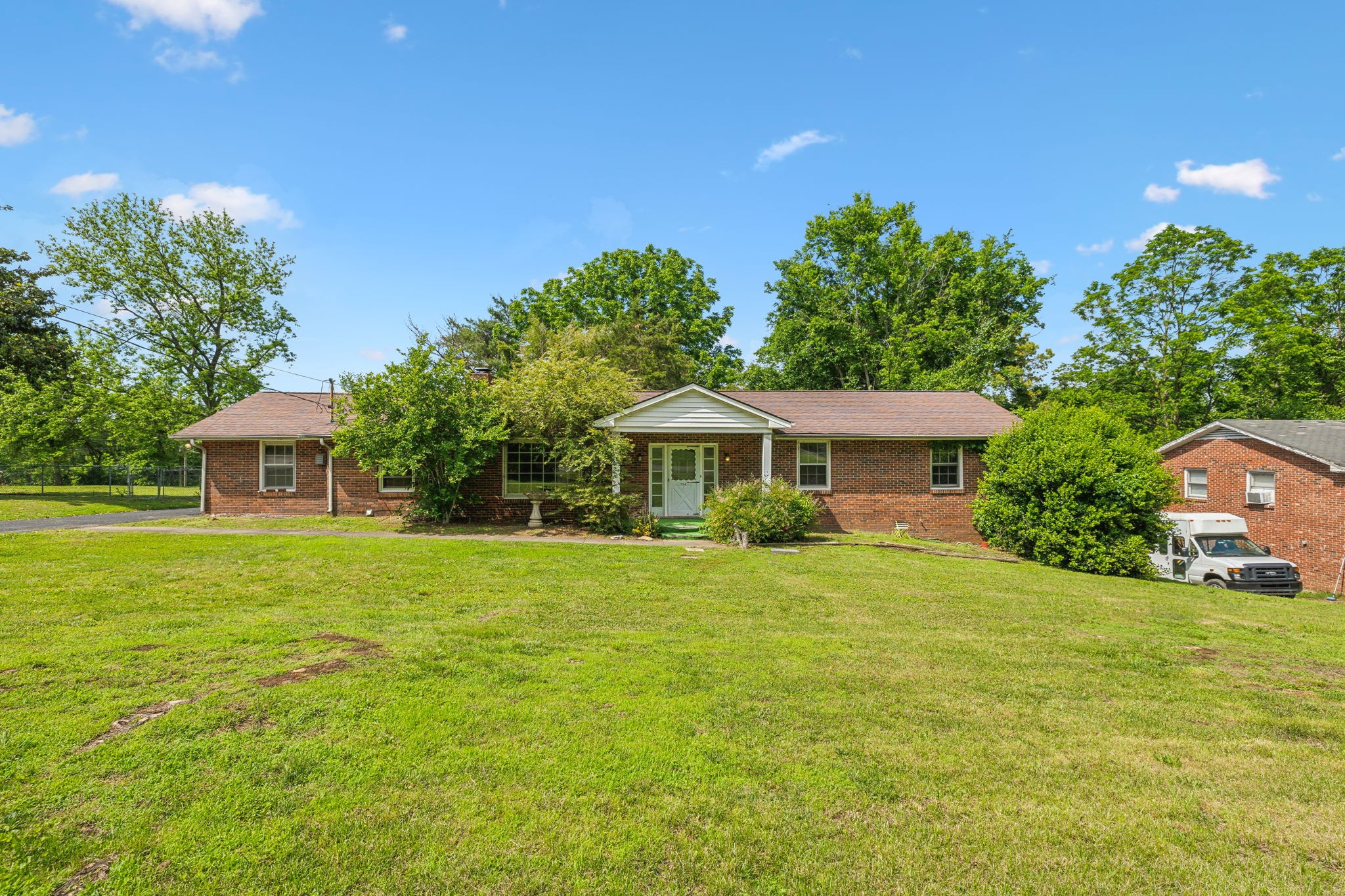 234 NW Clearview Dr