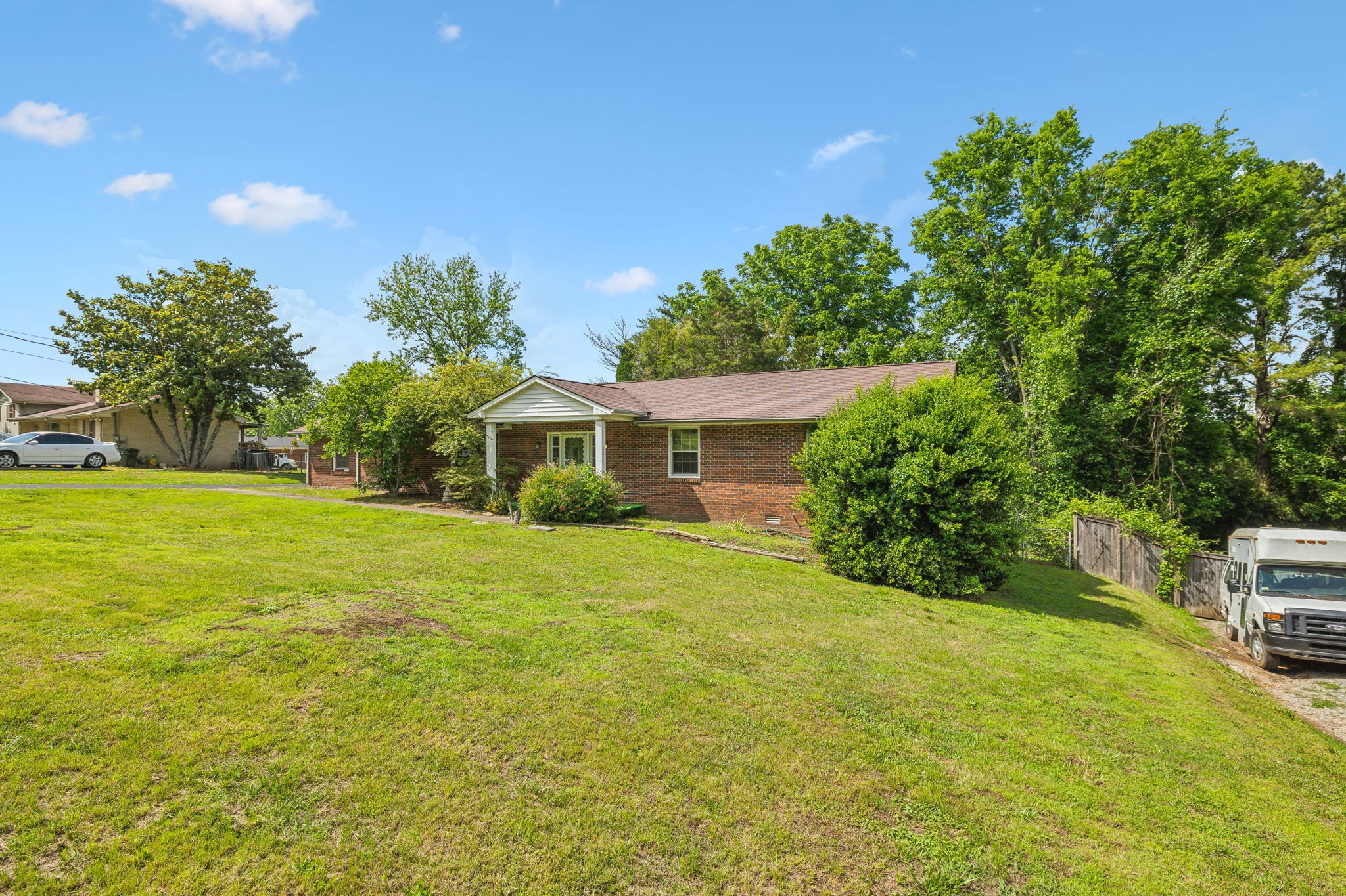 234 NW Clearview Dr