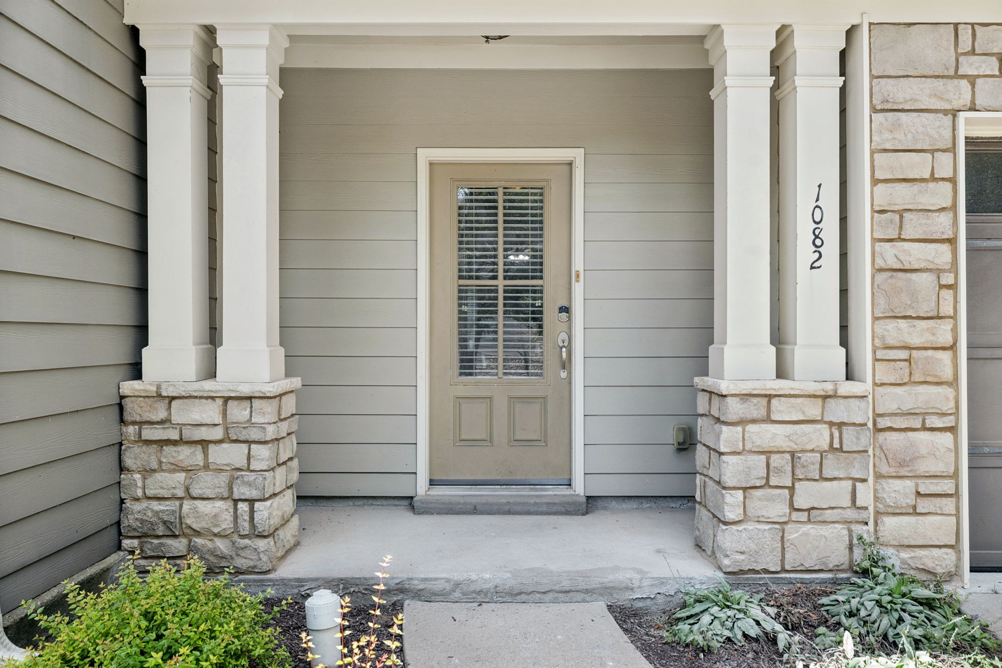 1082 Woodbury Falls Dr