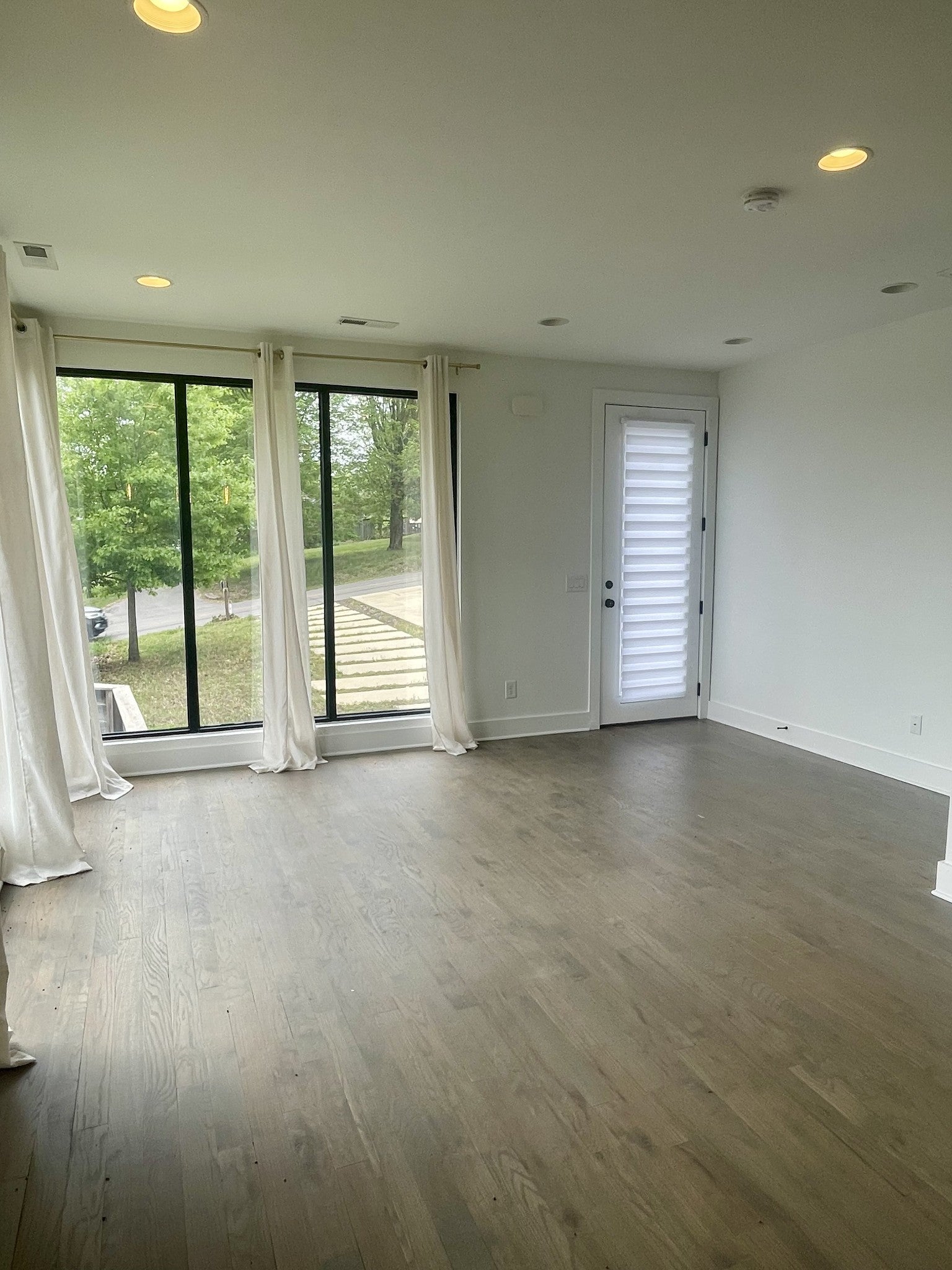 233 Riverside Dr