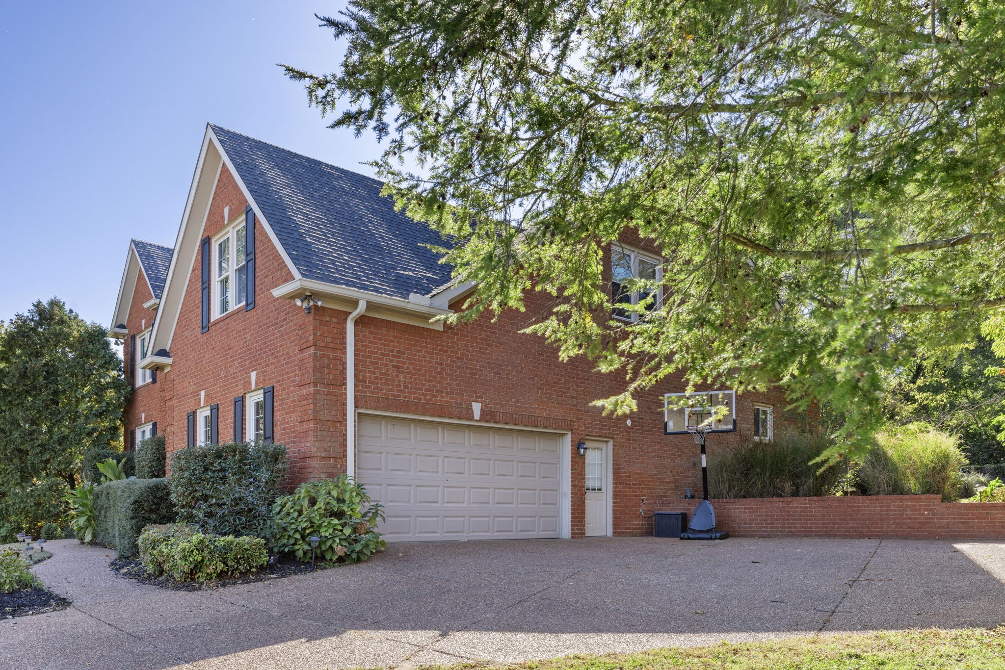 217 Barrington Court W