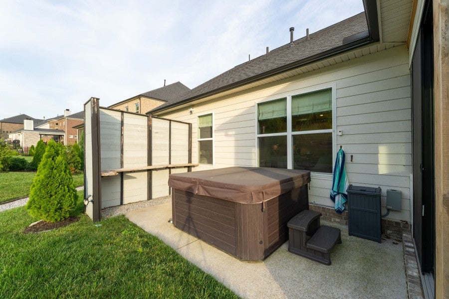 7008 Fiddlers Glen Dr