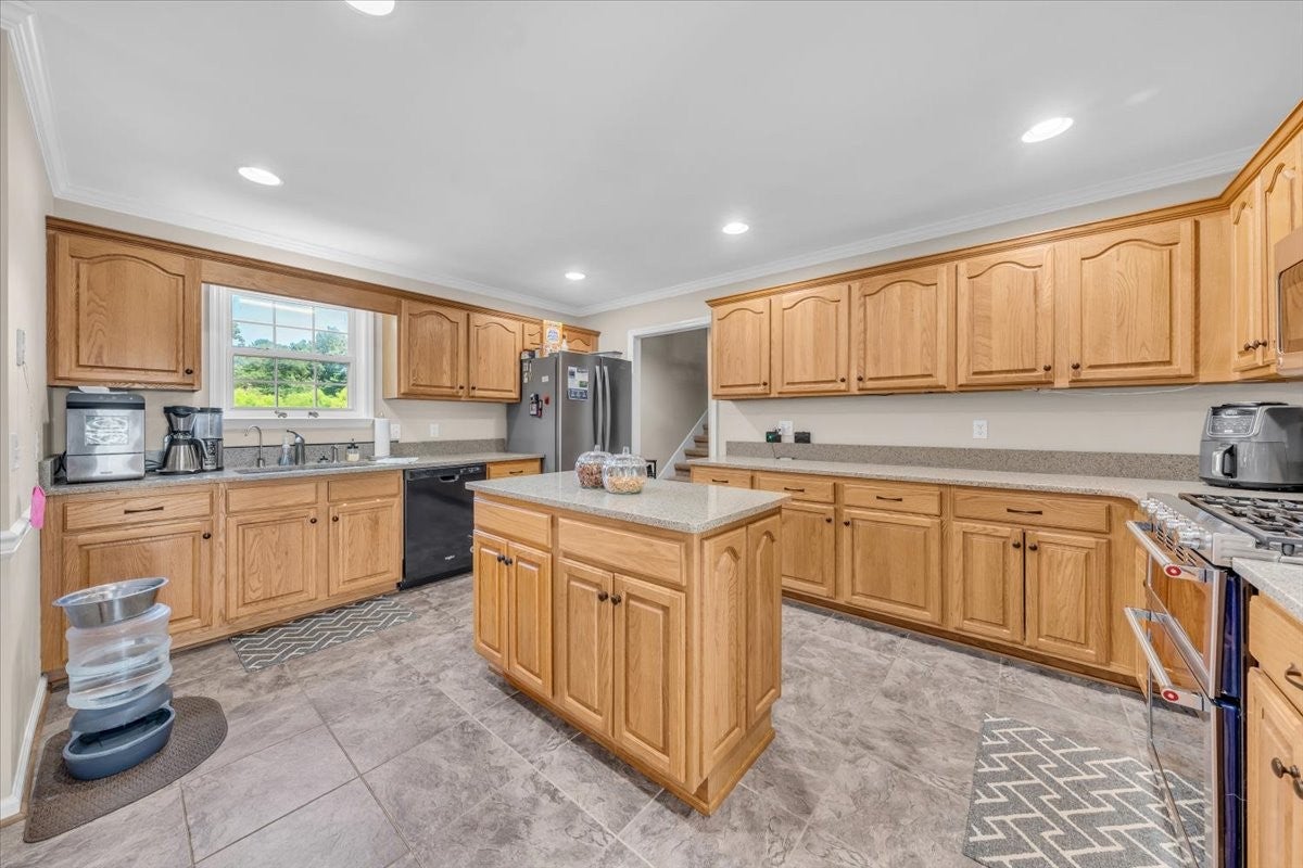 141 W Laurel Ave