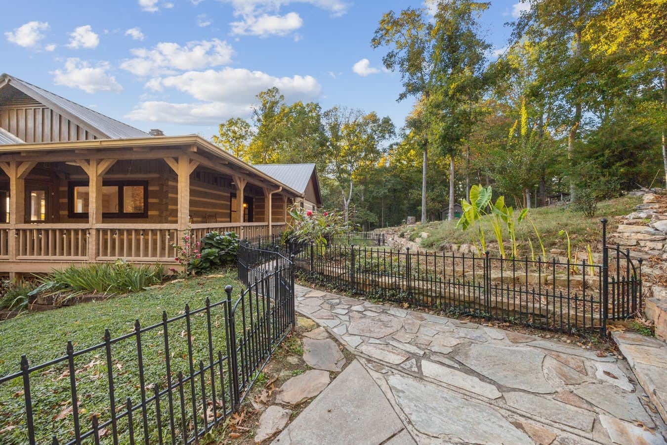 4545 Scenic Hills Ln