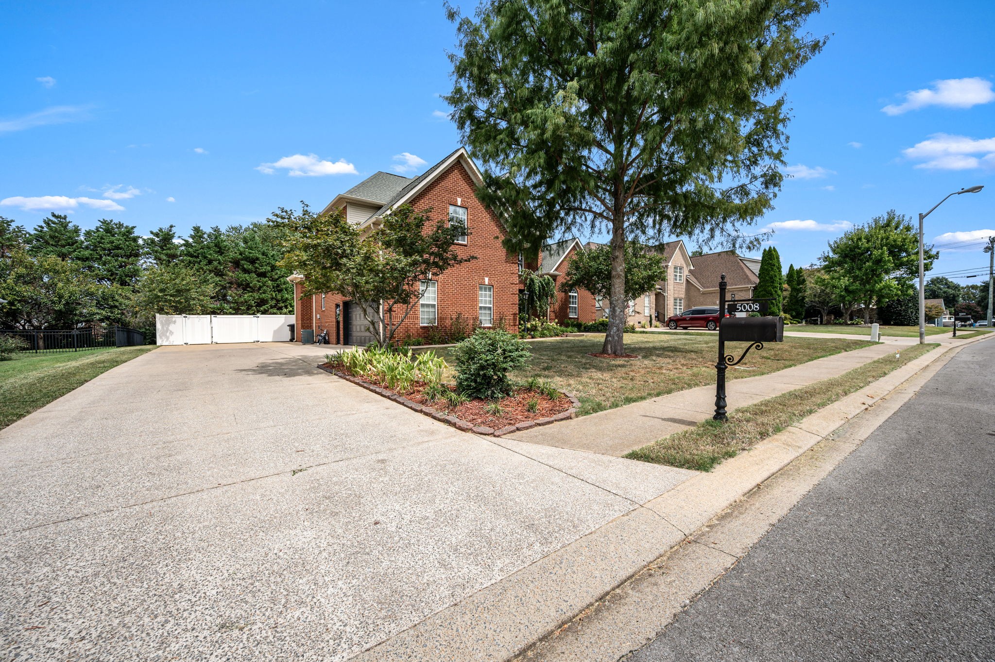 5008 Hannah Dr