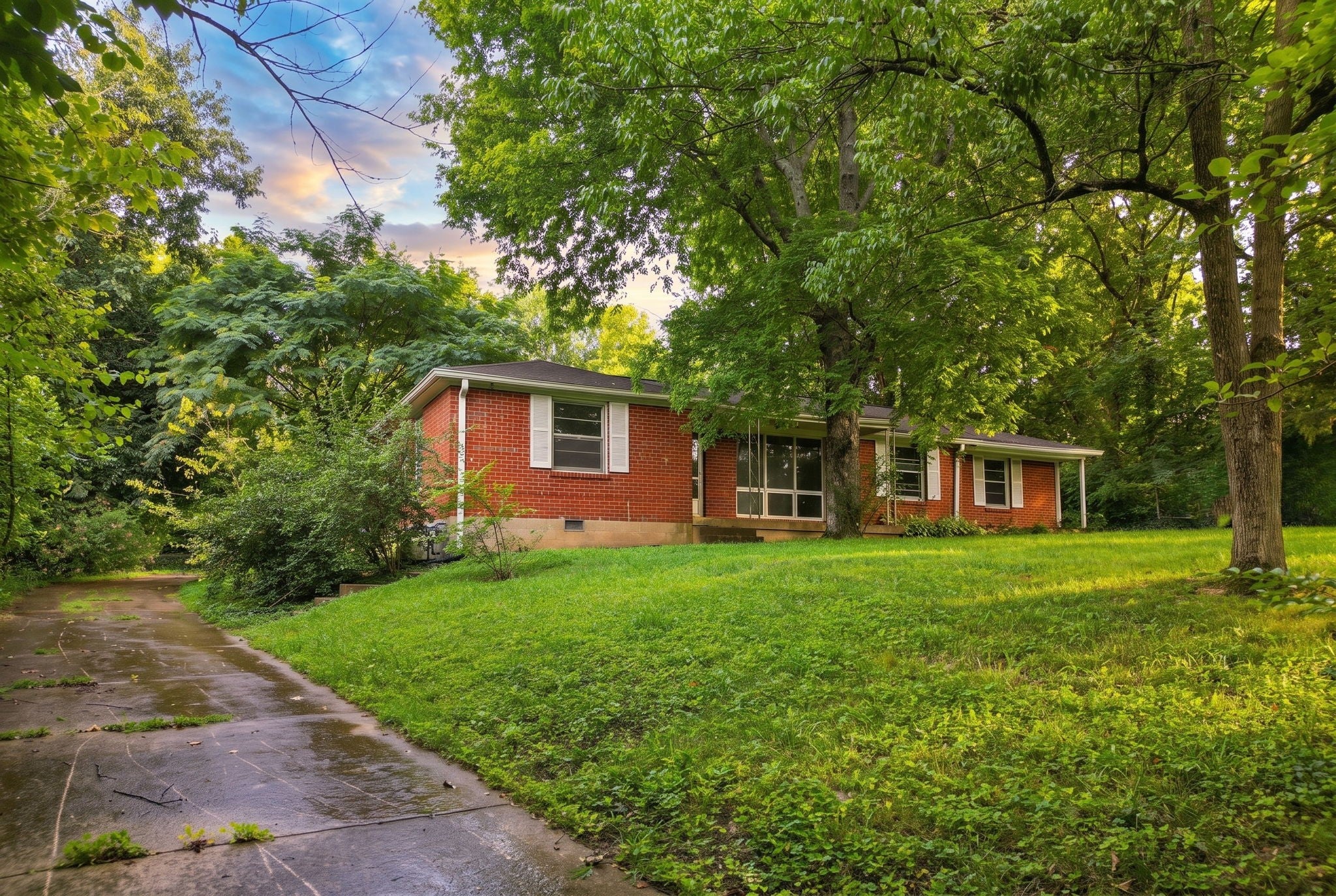 141 Hillcrest Dr