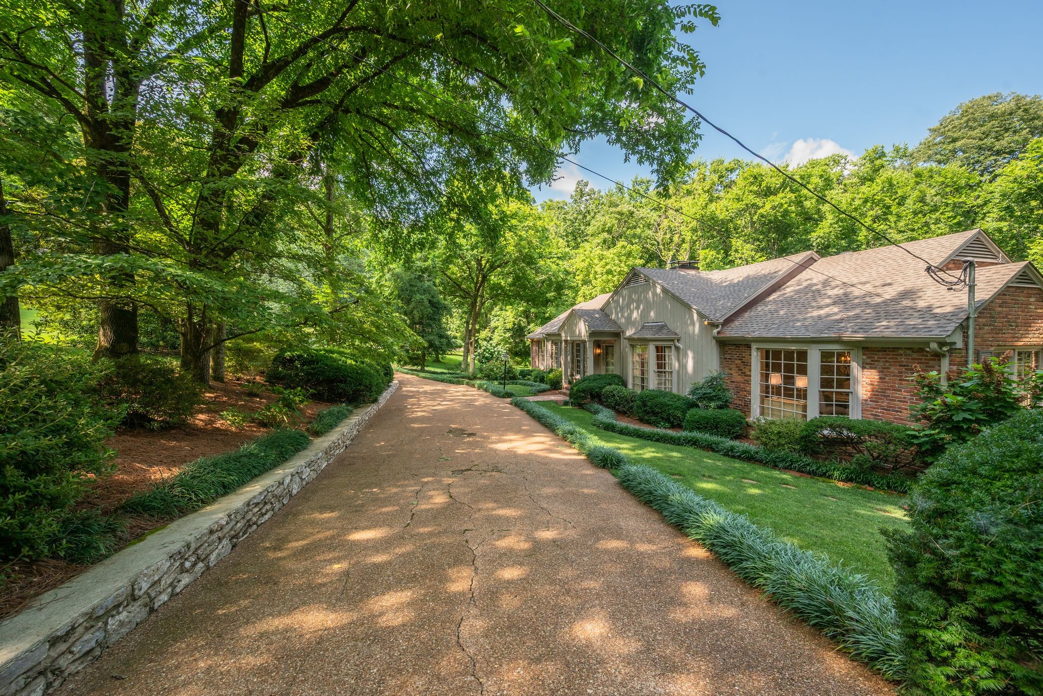 1252 Saxon Dr