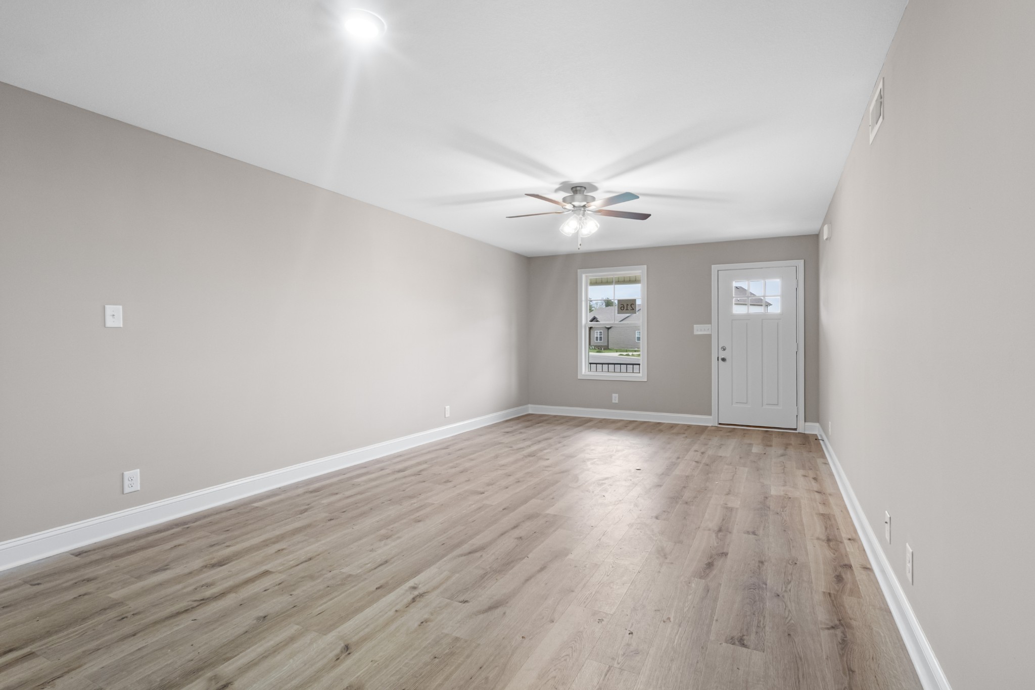 Clarksville, Tennessee 37040, United States, 3 Bedrooms Bedrooms, ,3 BathroomsBathrooms,Residential,Active,49074