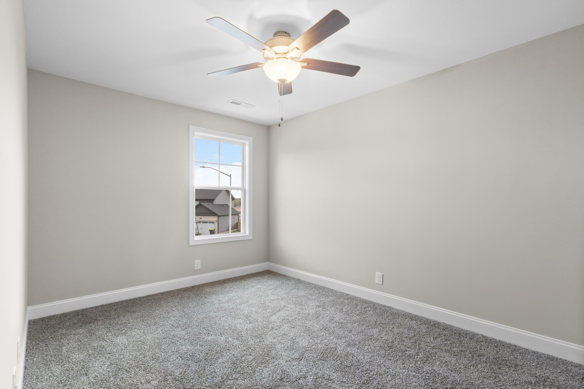 Clarksville, Tennessee 37040, United States, 3 Bedrooms Bedrooms, ,3 BathroomsBathrooms,Residential,Active,49074