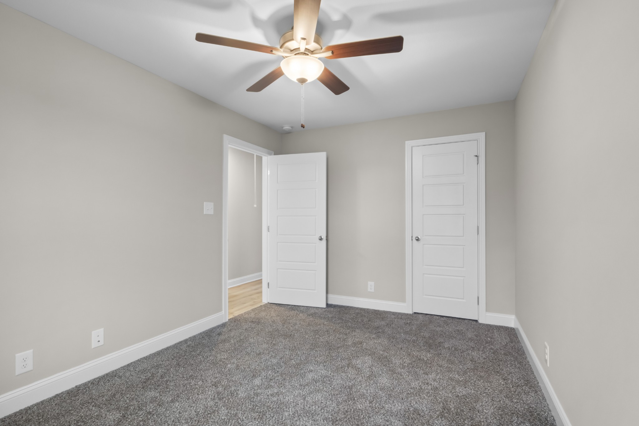 Clarksville, Tennessee 37040, United States, 3 Bedrooms Bedrooms, ,3 BathroomsBathrooms,Residential,Active,49074