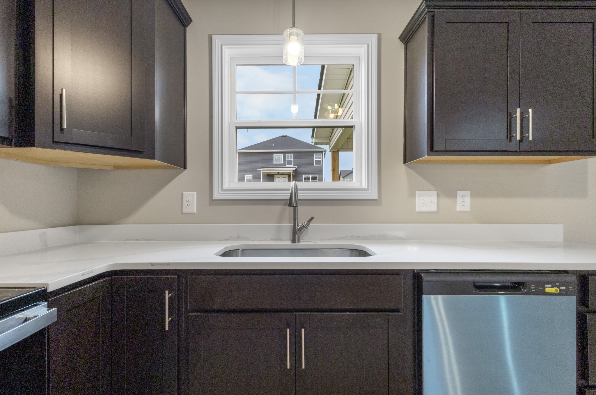 Clarksville, Tennessee 37040, United States, 3 Bedrooms Bedrooms, ,3 BathroomsBathrooms,Residential,Active,49074