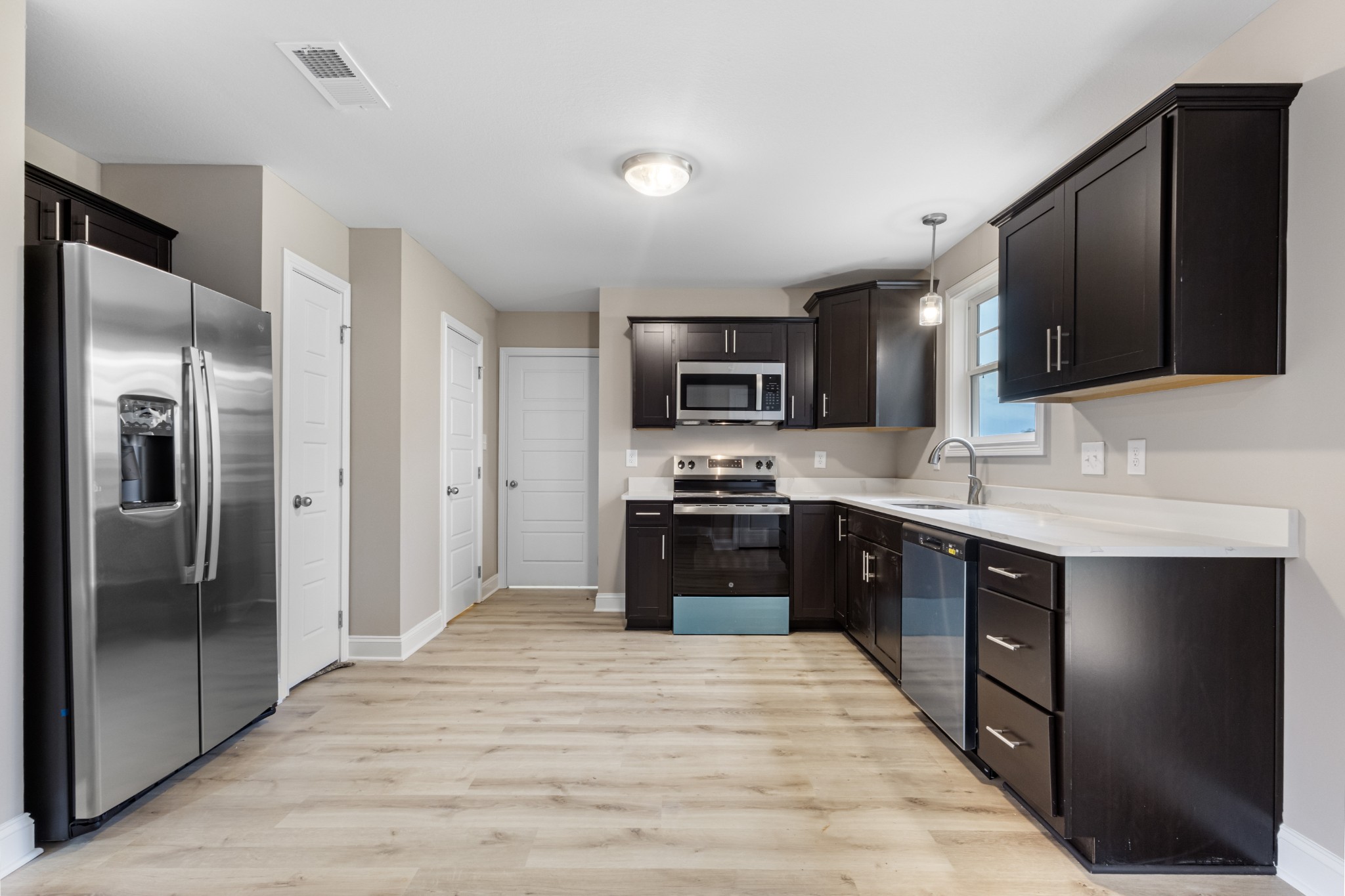 Clarksville, Tennessee 37040, United States, 3 Bedrooms Bedrooms, ,3 BathroomsBathrooms,Residential,Active,49074