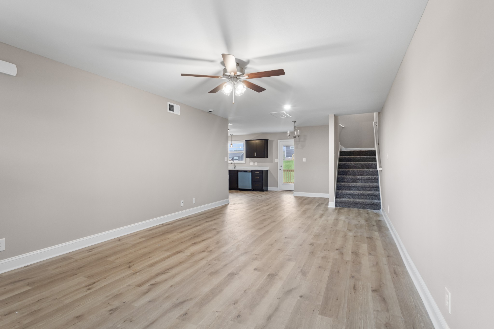 Clarksville, Tennessee 37040, United States, 3 Bedrooms Bedrooms, ,3 BathroomsBathrooms,Residential,Active,49074