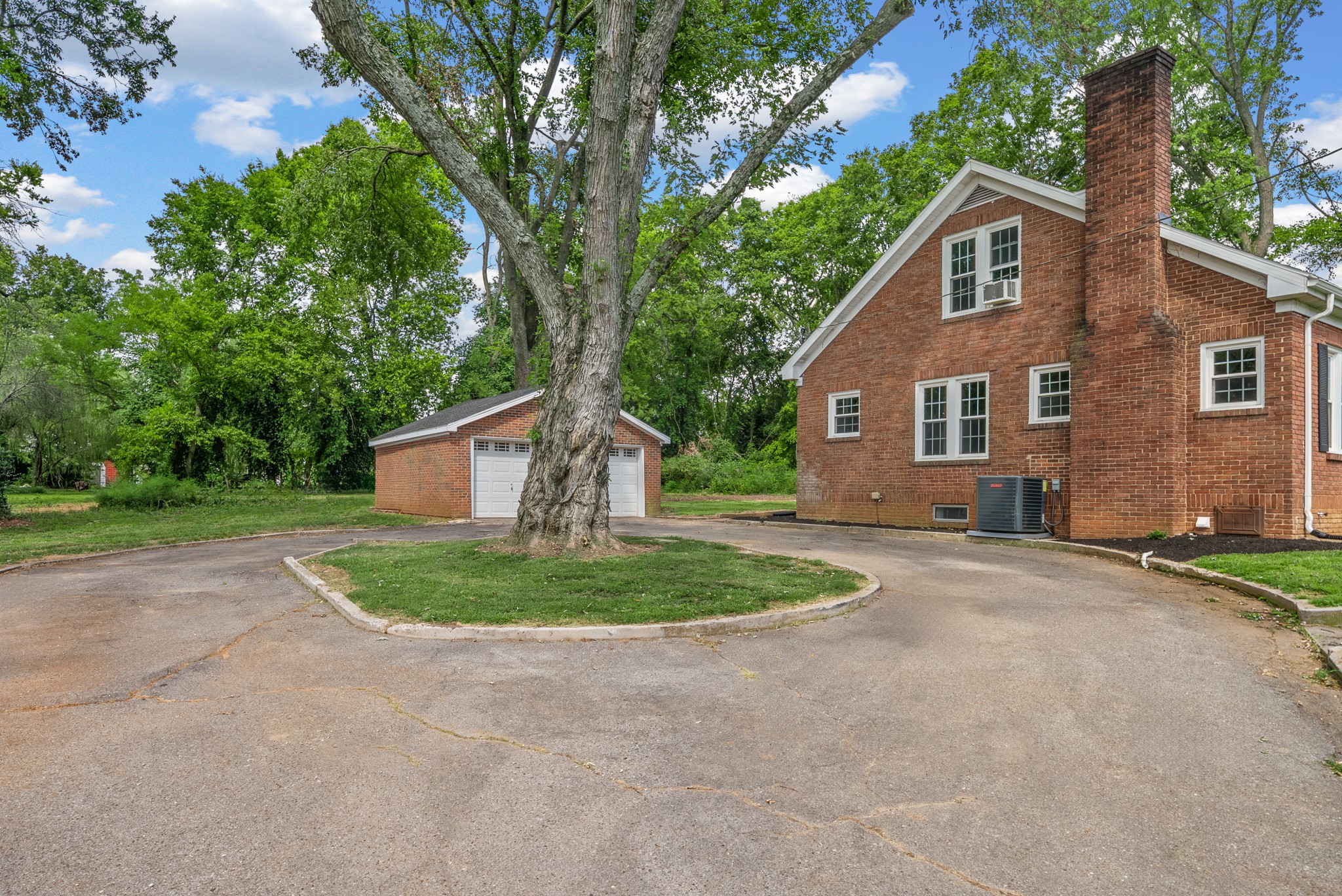 204 Country Club Ln
