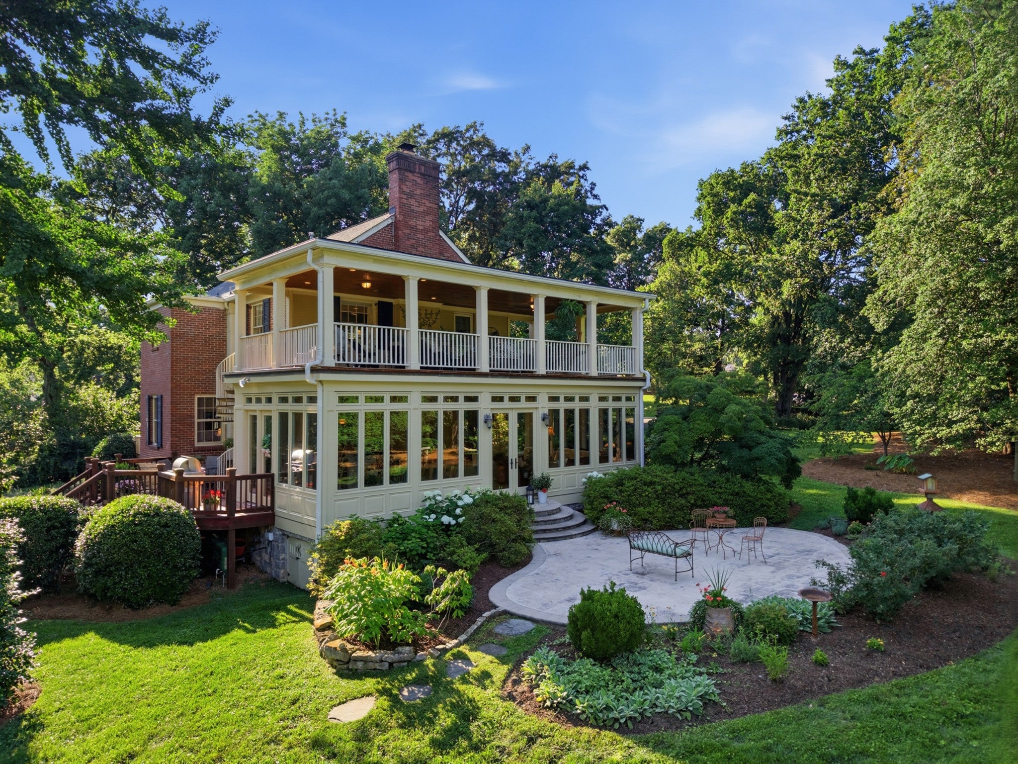 1419 Graybar Ln