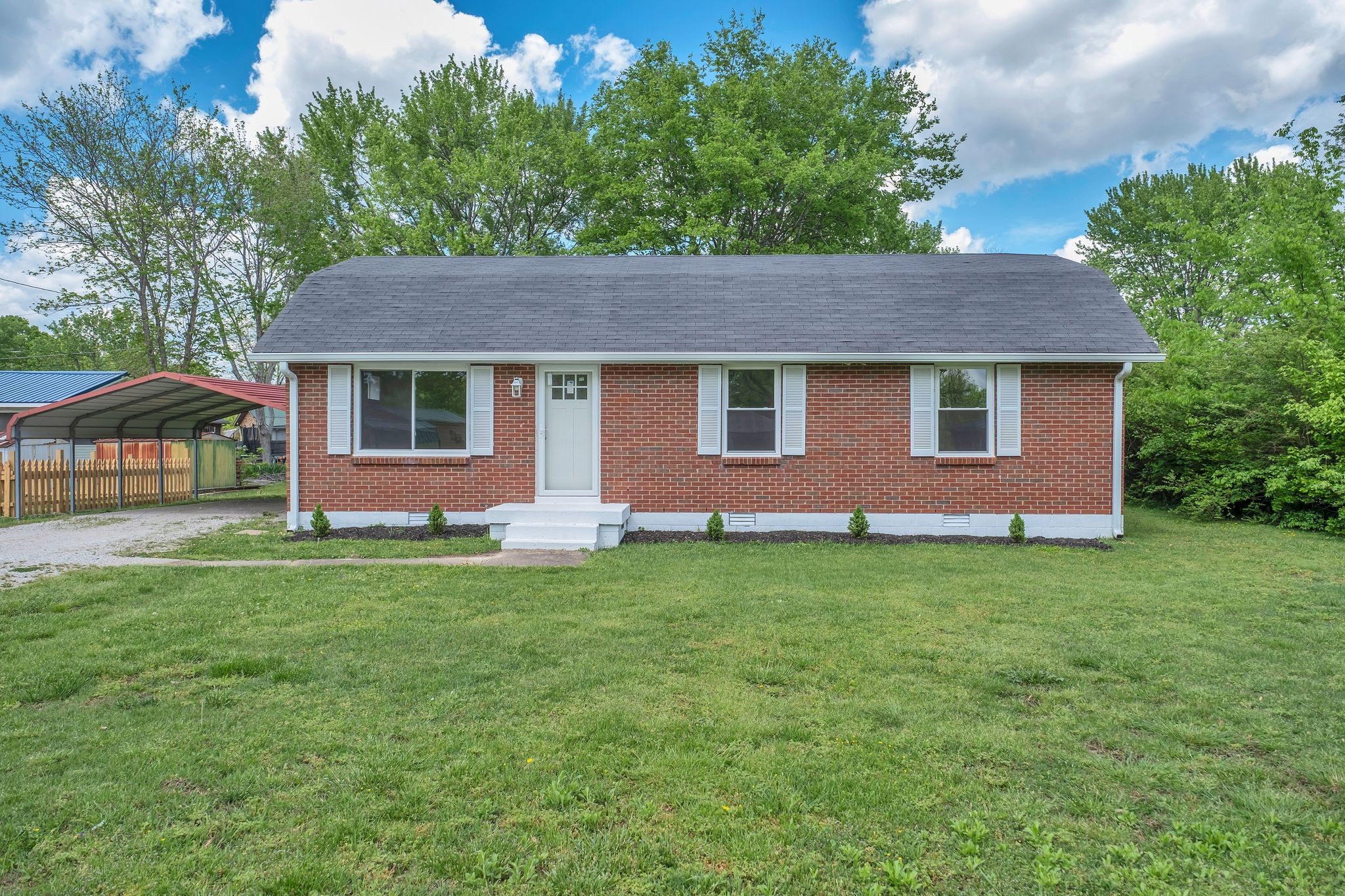 305 Thomas Ave