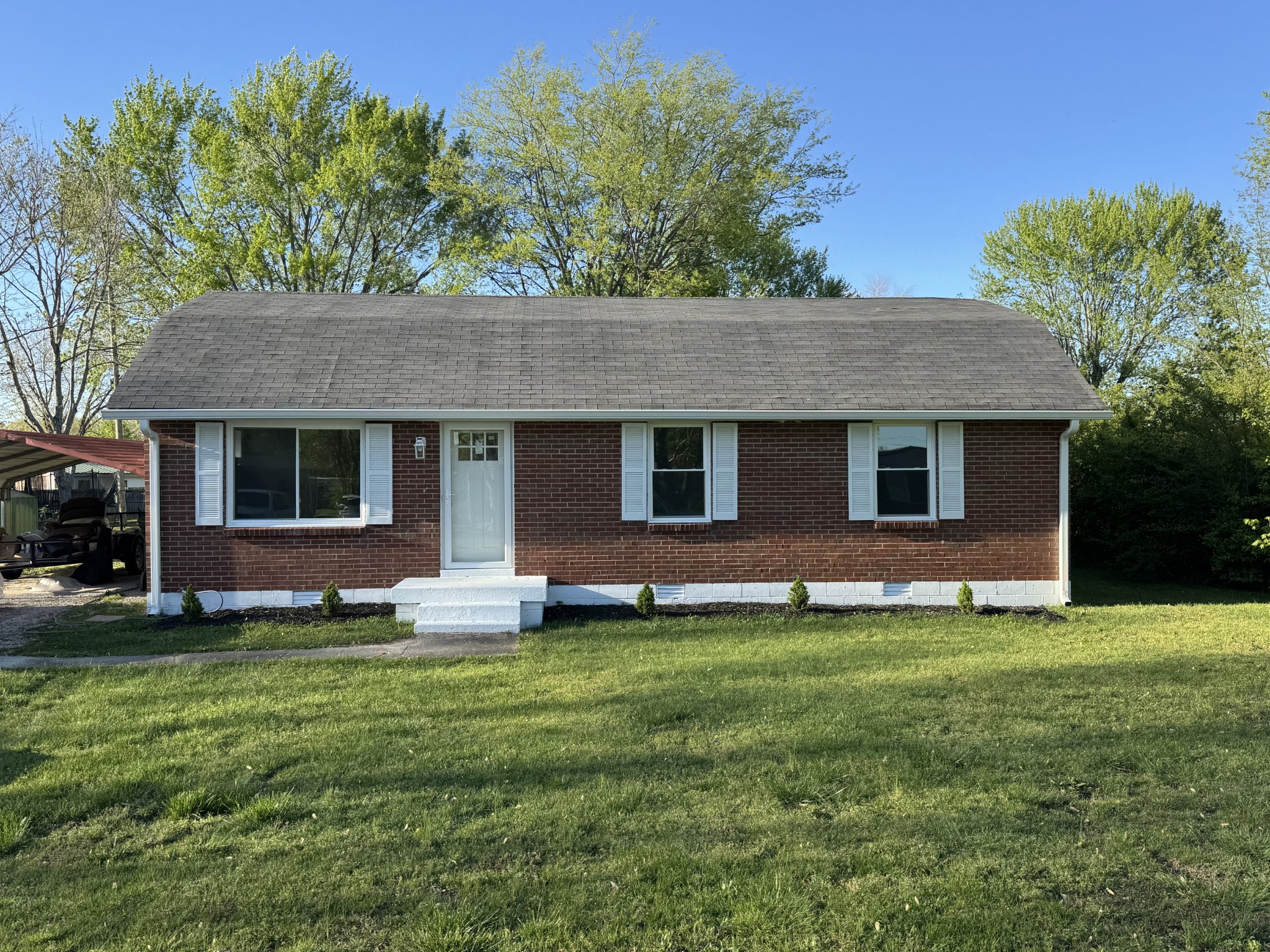 305 Thomas Ave