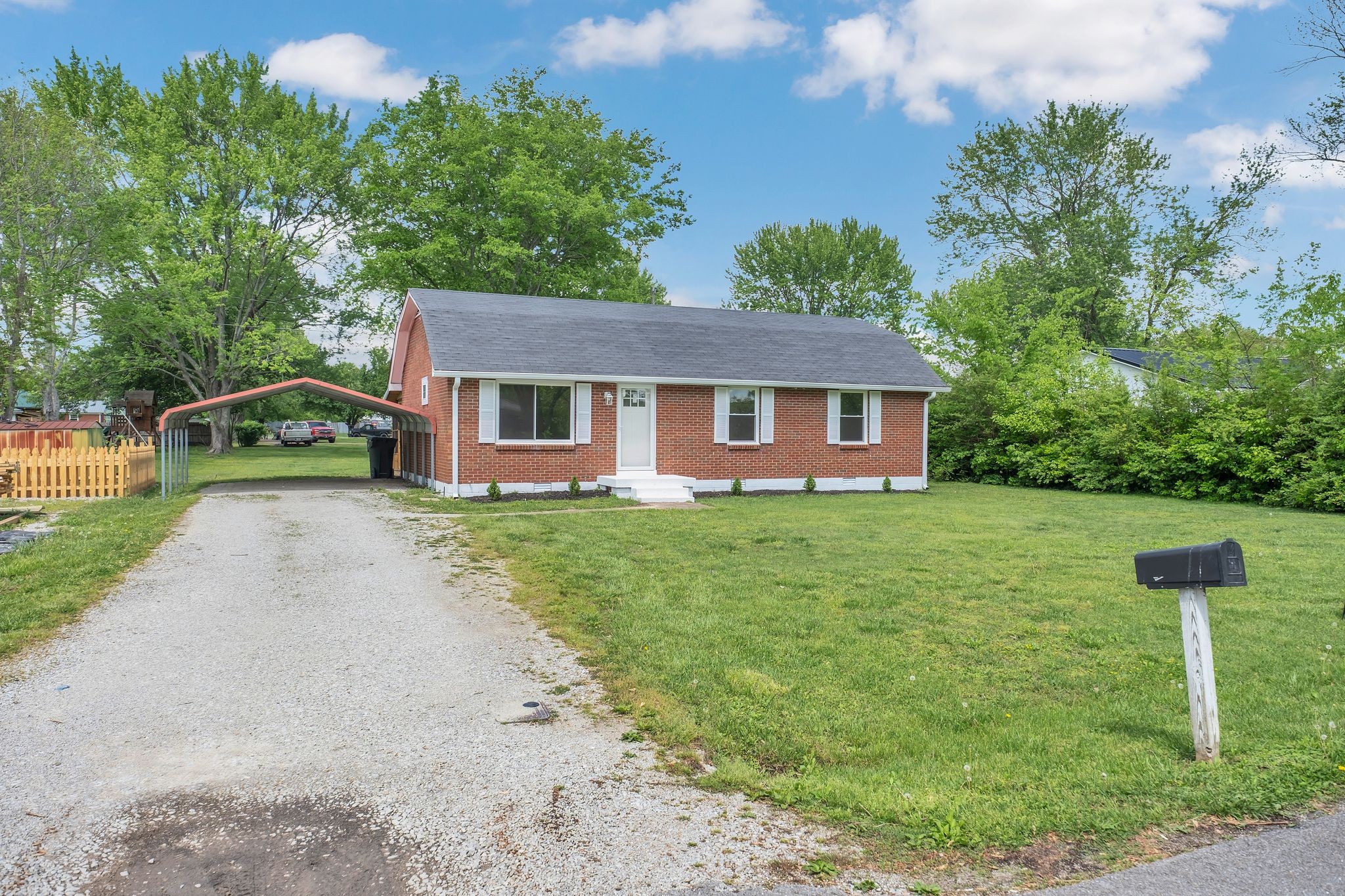 305 Thomas Ave