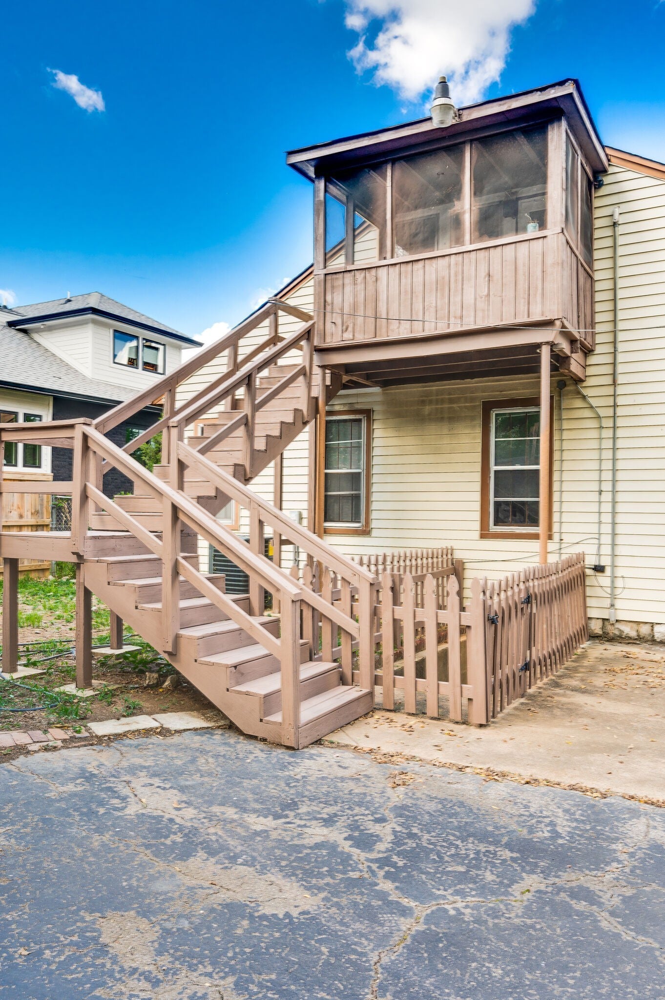 1501 Clayton Ave B-Upstairs