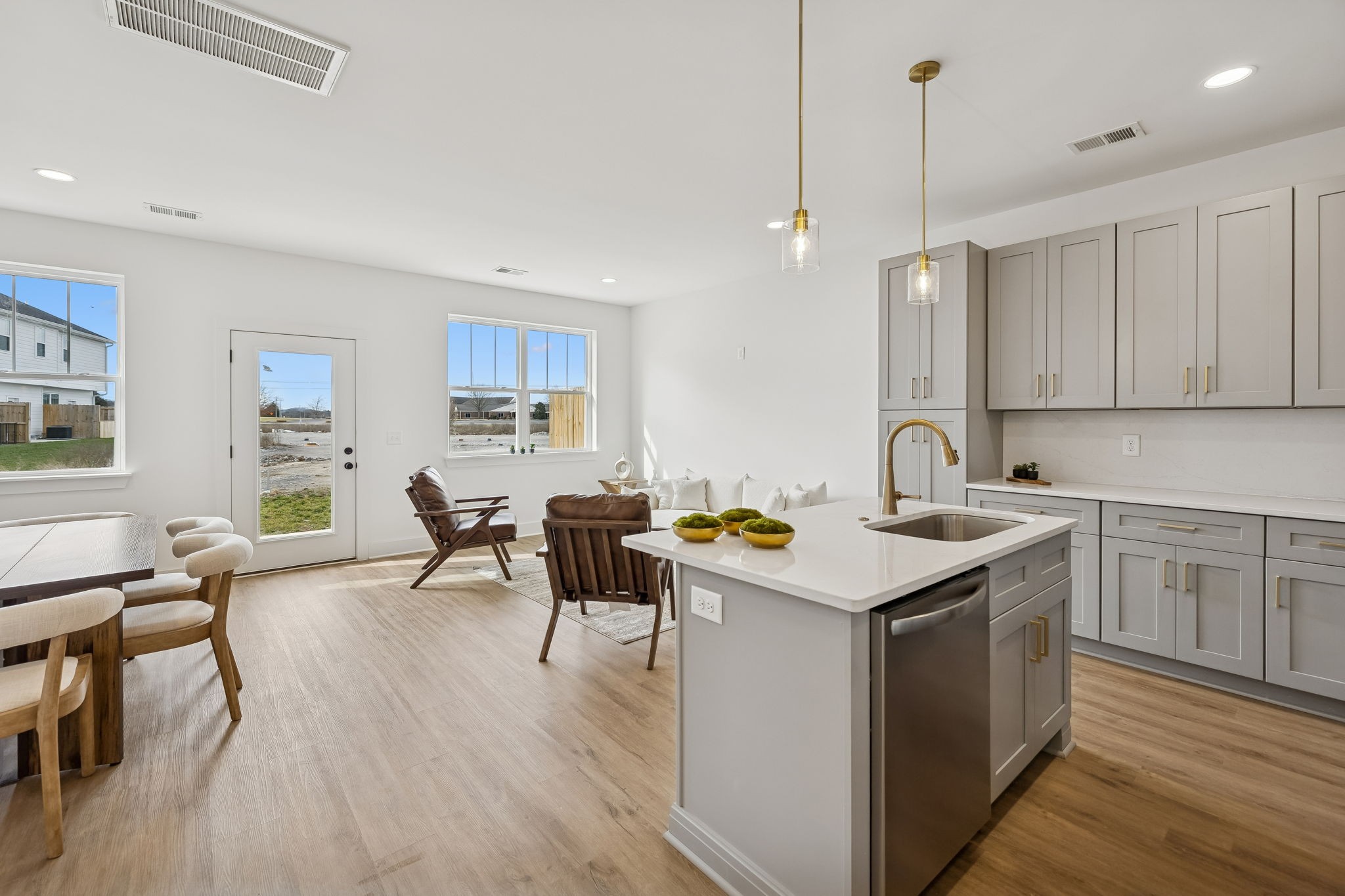 123 High Park Cir 123