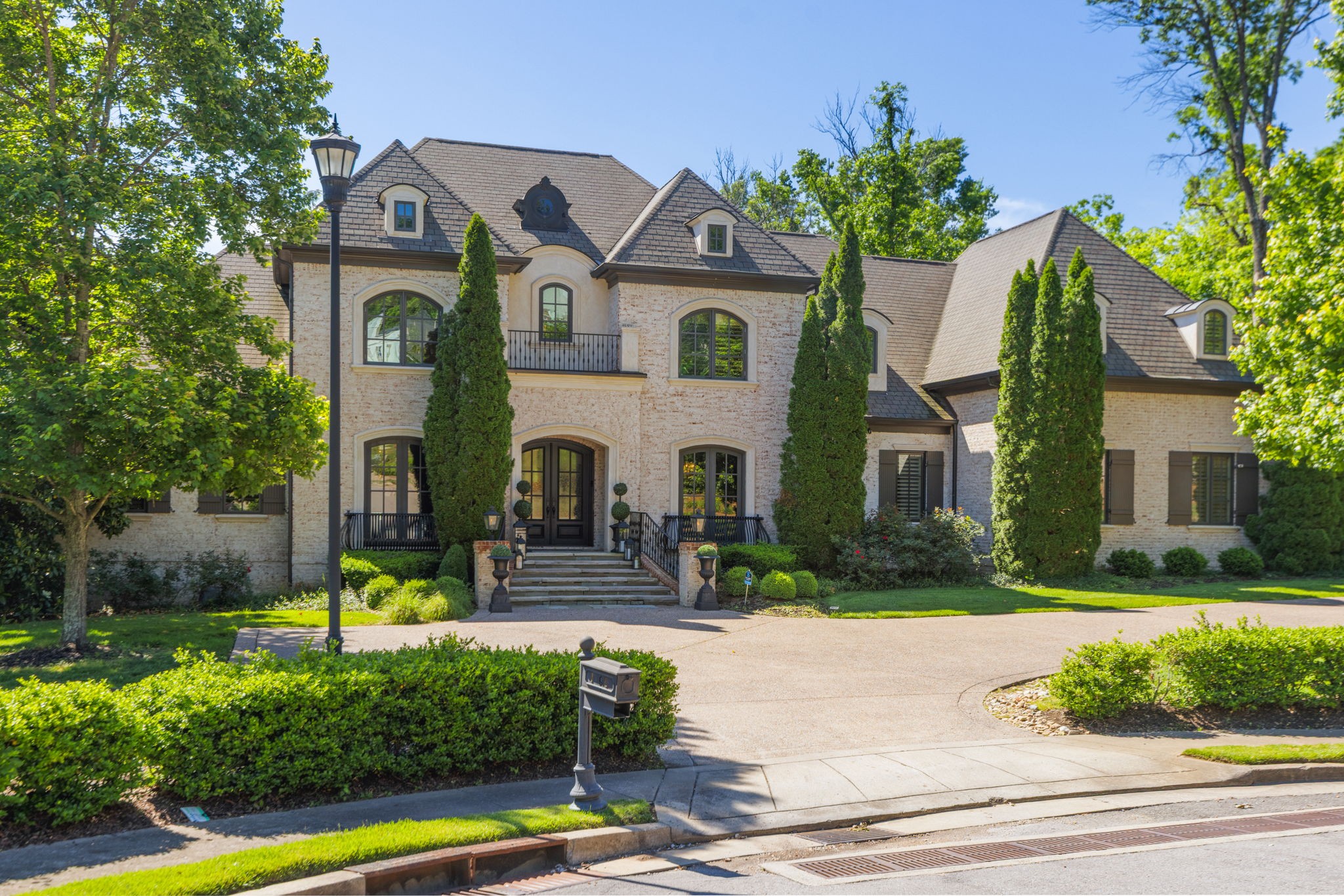 1090 Stockett Dr