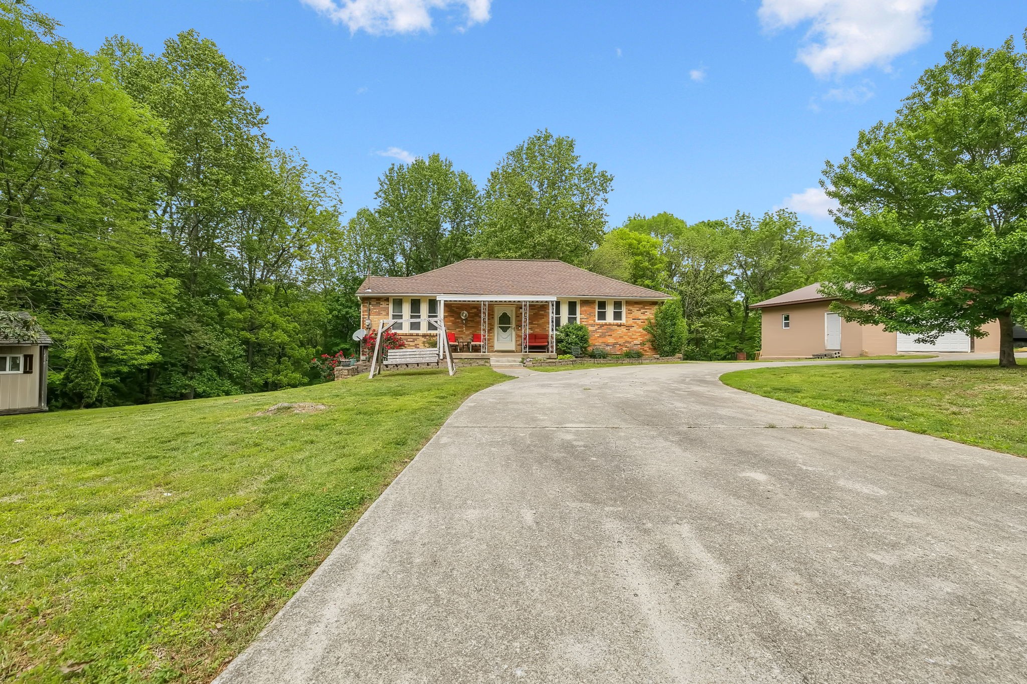 8901 Griffith Rd