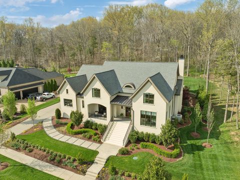 8654 Belladonna Dr College Grove TN 37046