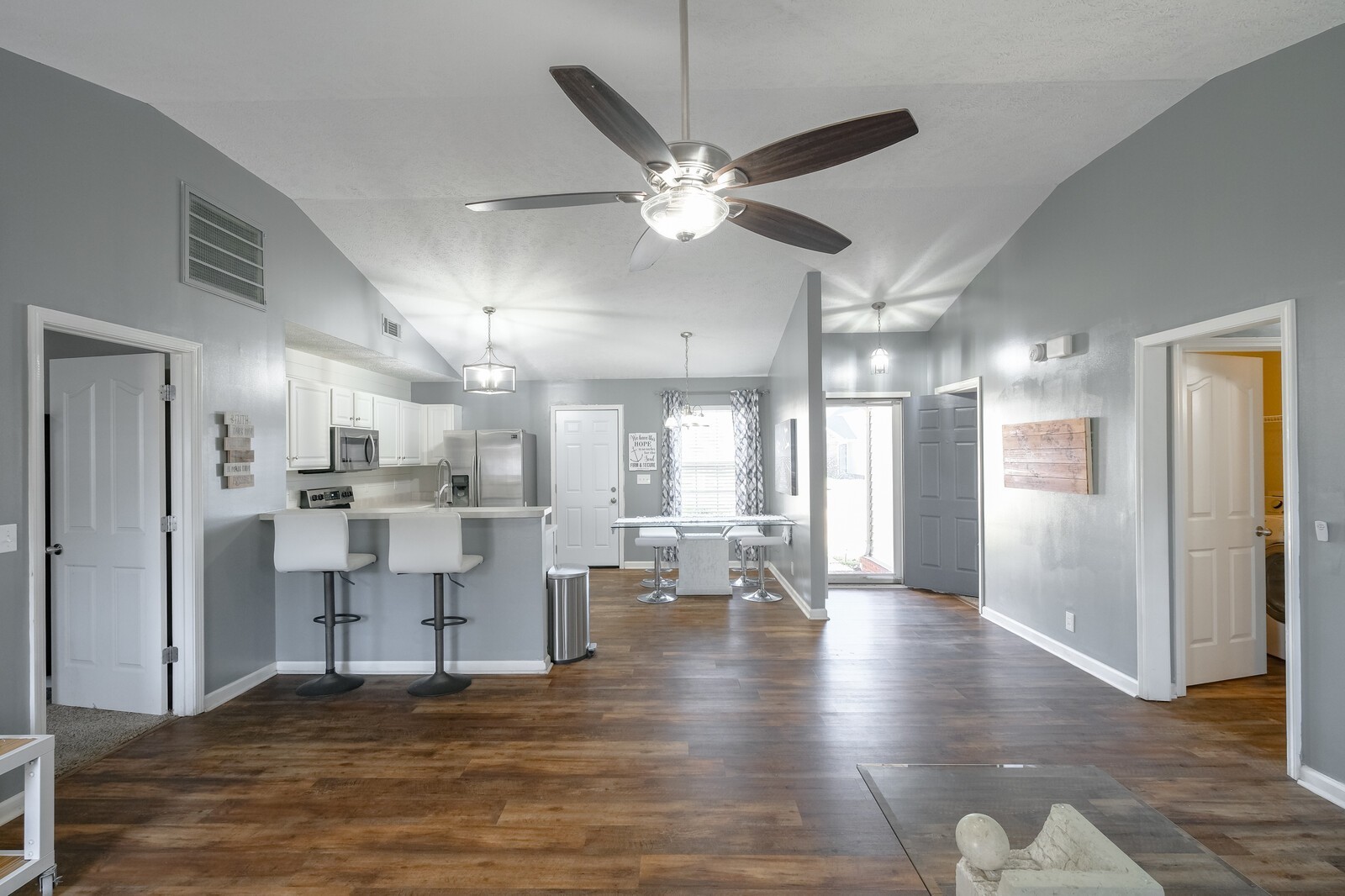 1512 Holden Ct