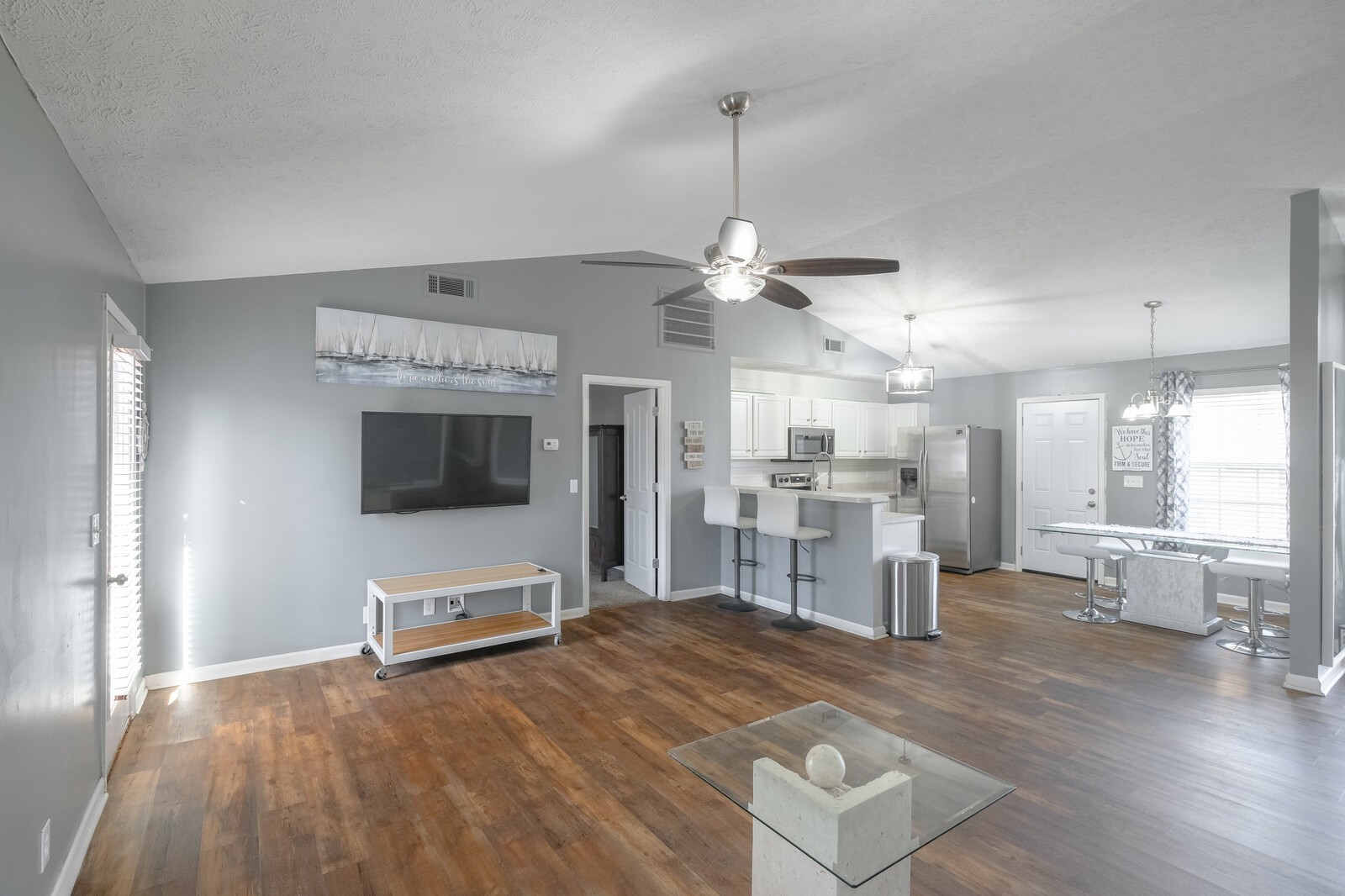 1512 Holden Ct