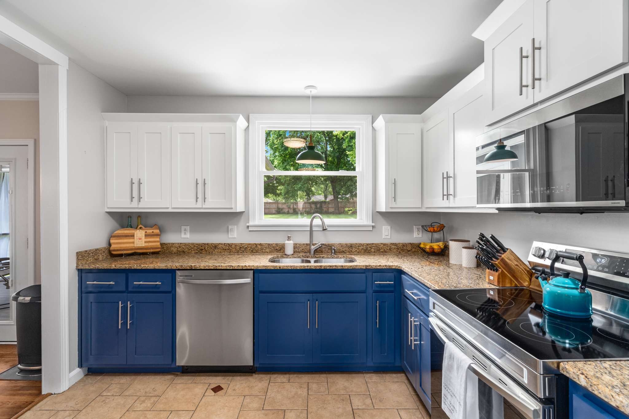 4866 Lynn Dr
